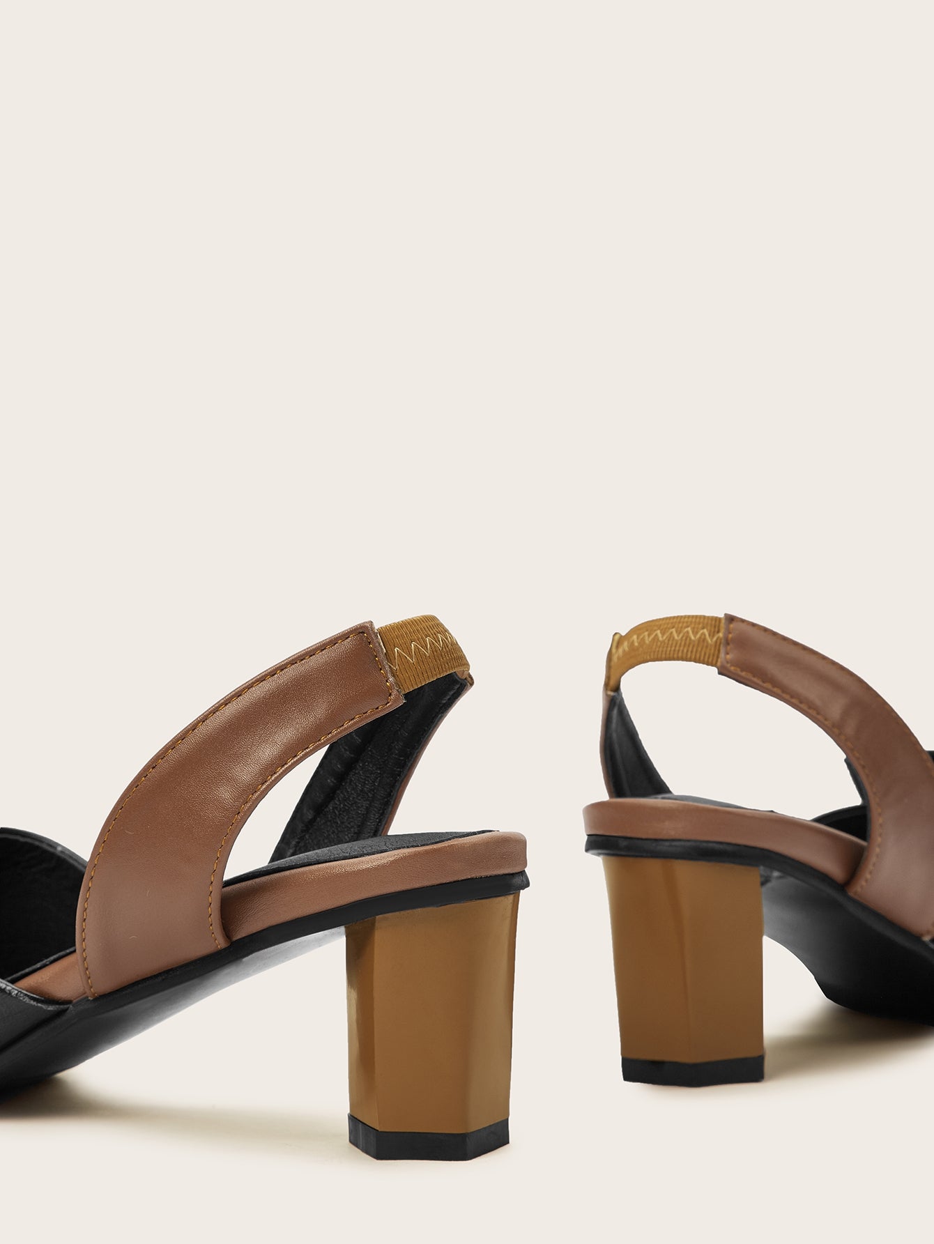 Sandália De Salto Bloco Com Design Bicolor Moderno