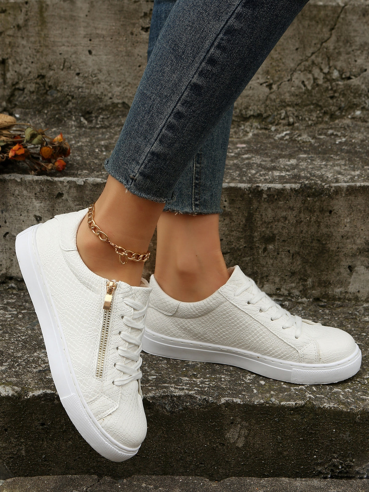 Tênis Casual Texturizado Com Zíper Lateral E Solado Baixo
