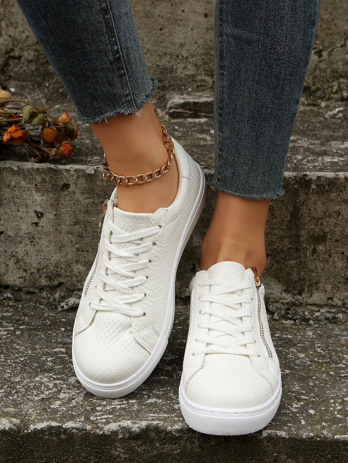 Tênis Casual Texturizado Com Zíper Lateral E Solado Baixo