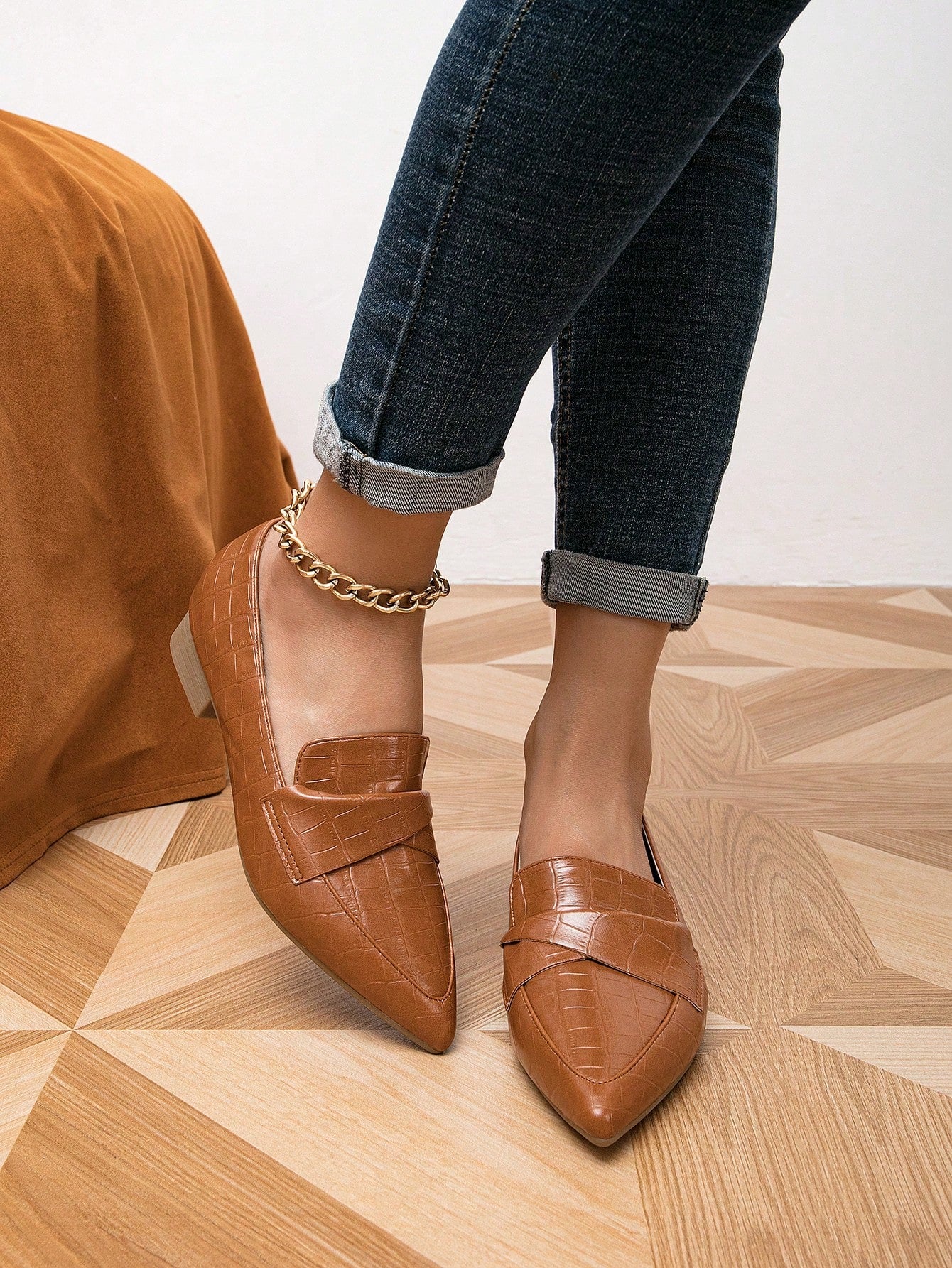 Sapato Mocassim Bico Fino Texturizado Estilo Croco