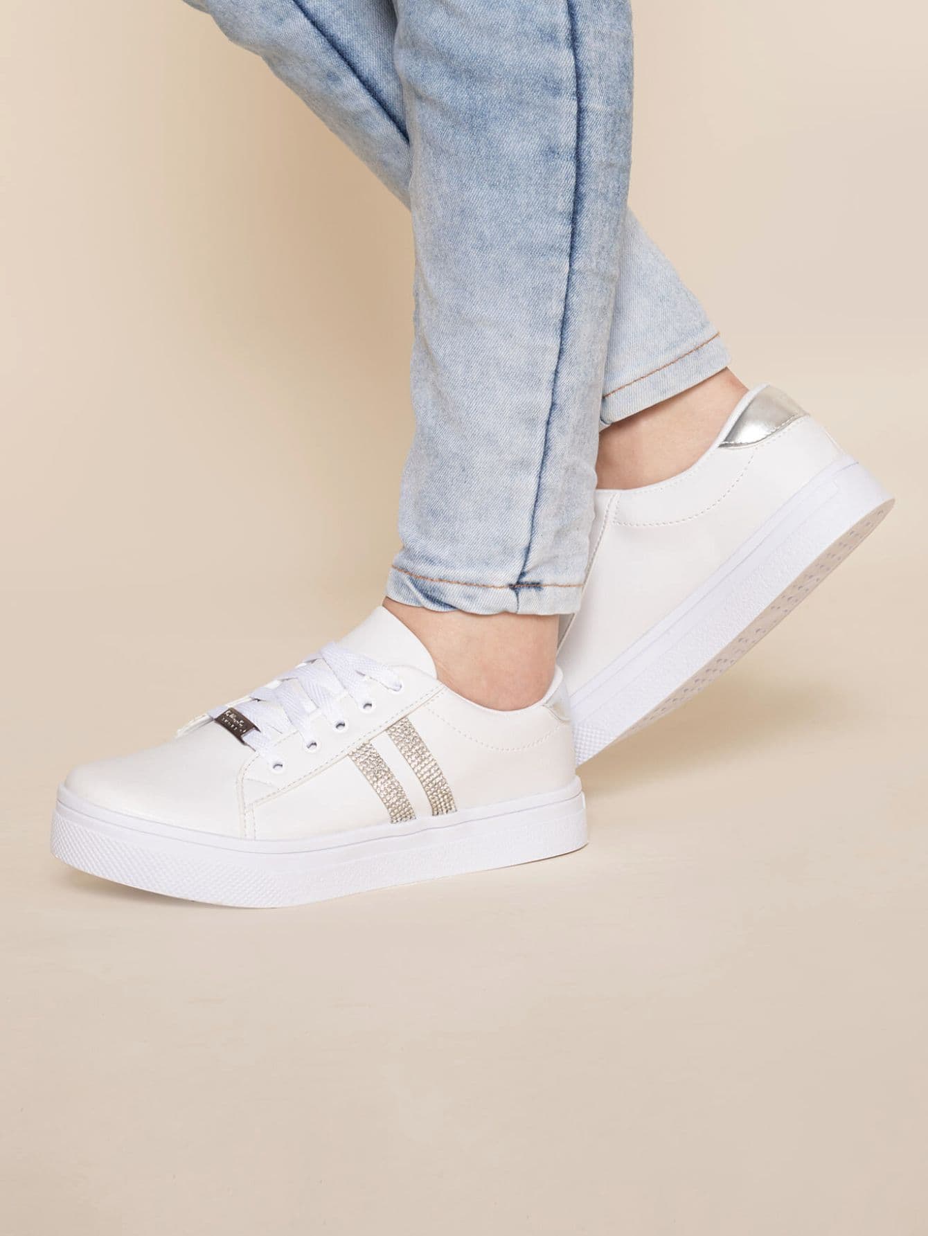 Tênis Casual Sola Alta Com Detalhe Lateral