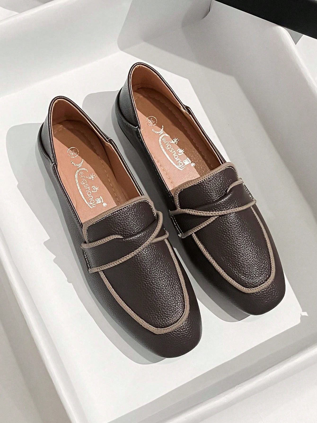 Sapato Mocassim Liso Com Detalhe De Costura Contrastante