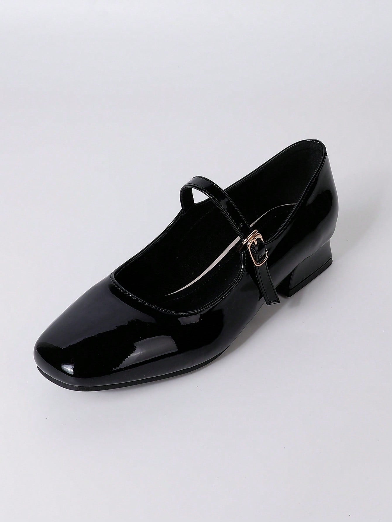 Sapato Verniz Com Tira E Fivela Estilo Boneca