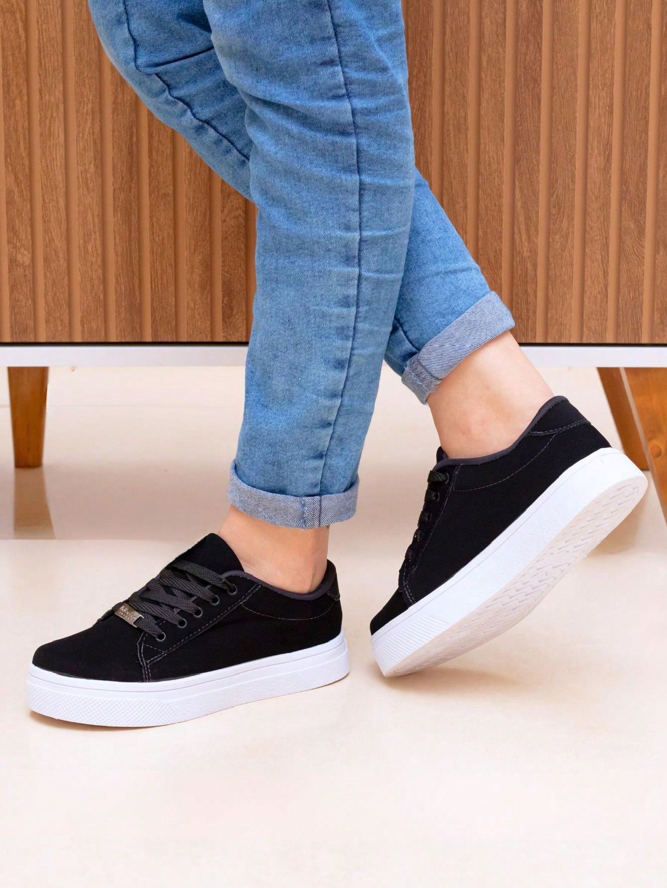 Tênis Casual Sola Alta Minimalista