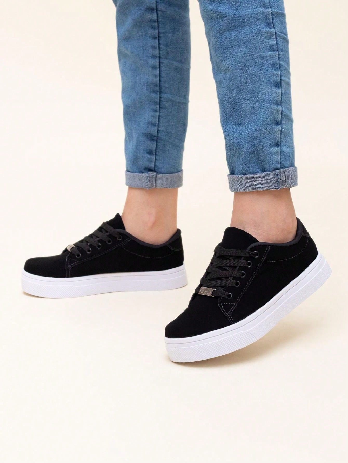 Tênis Casual Sola Alta Minimalista