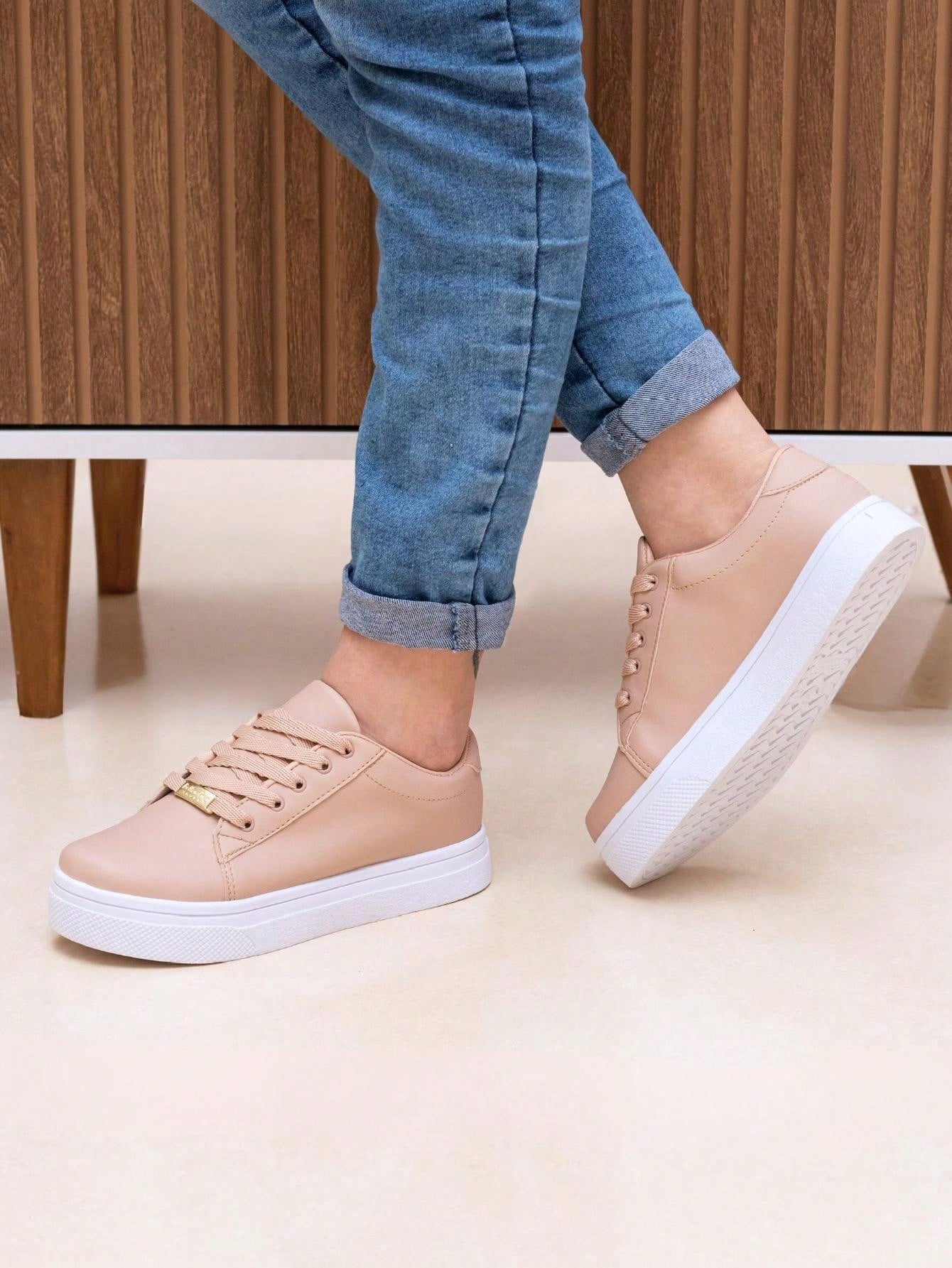 Tênis Casual Sola Alta Minimalista