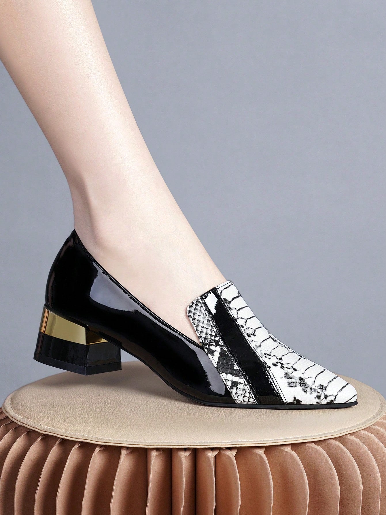 Sapato Verniz Com Estampa Snake E Salto Bloco Metálico