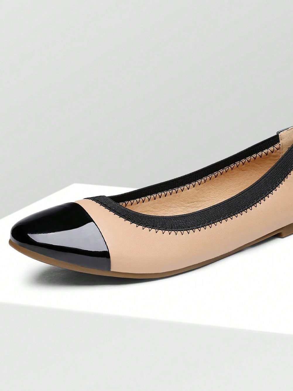 Sapatilha Bico Redondo Verniz Com Detalhe Bicolor