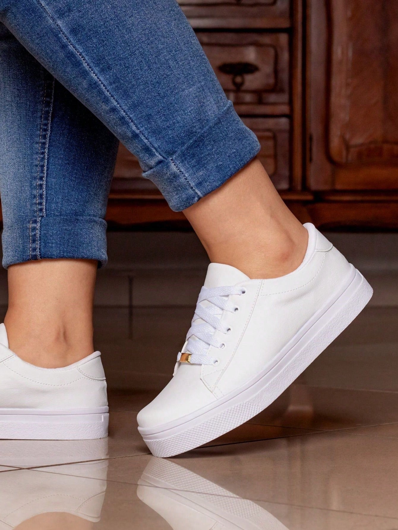 Tênis Casual Sola Alta Minimalista