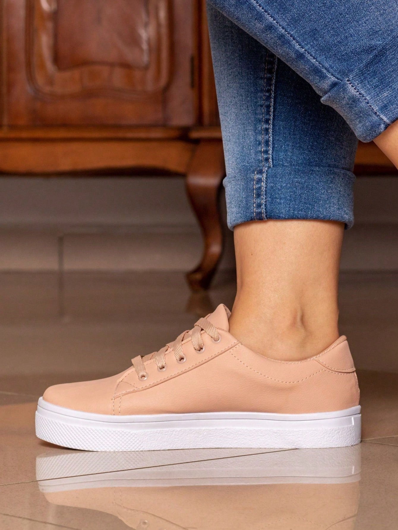 Tênis Casual Sola Alta Minimalista
