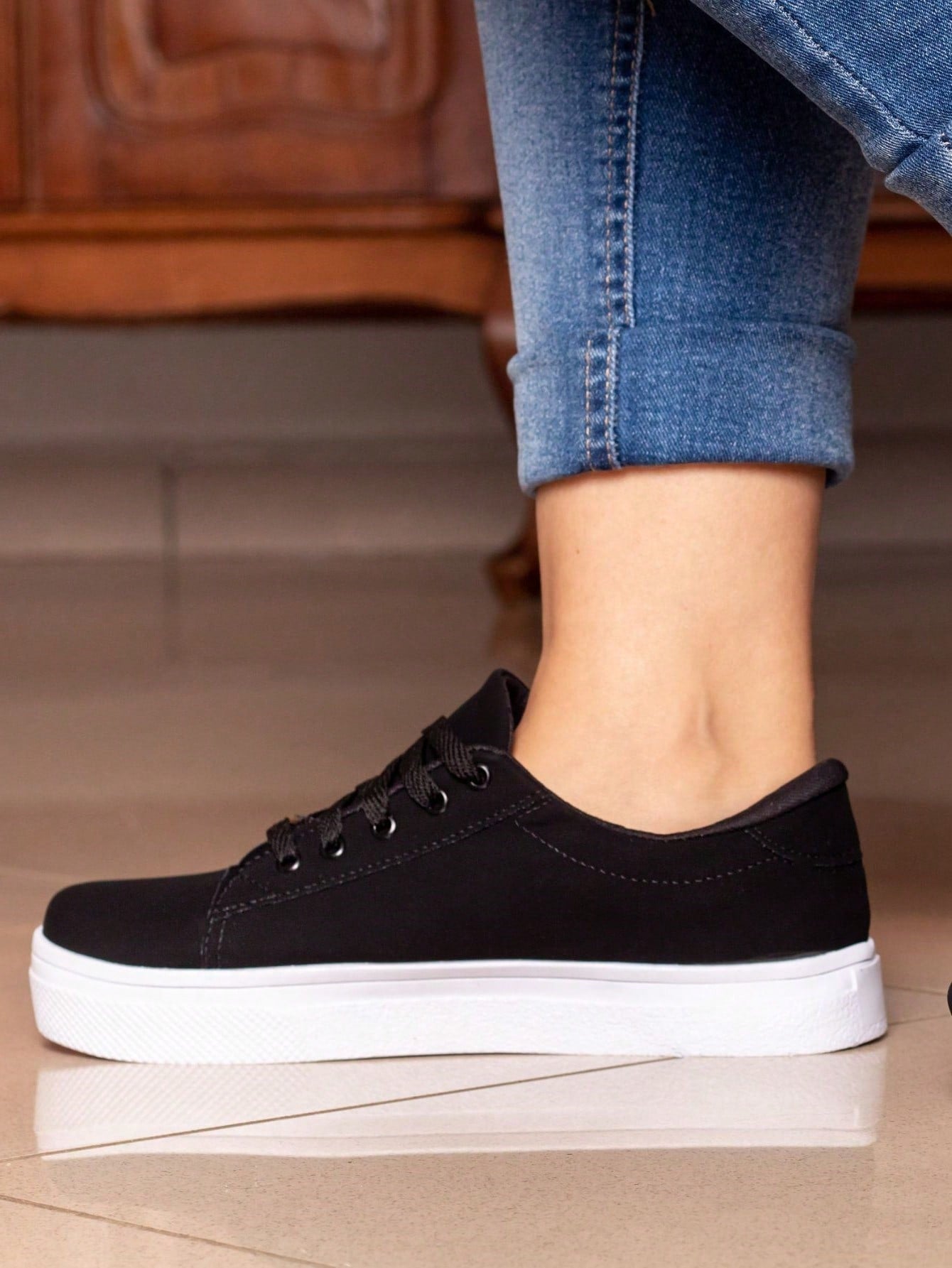 Tênis Casual Sola Alta Minimalista