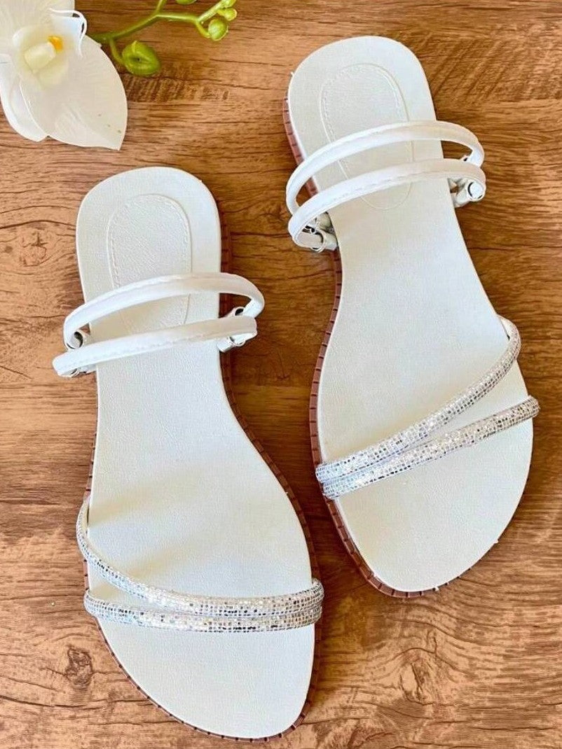 Sandália Rasteira Com Tiras Finas E Detalhe Brilhante