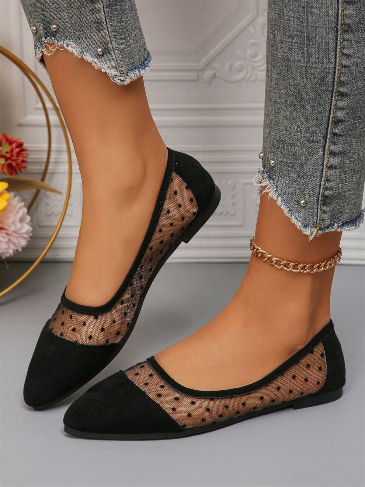 Sapatilha Bico Fino Em Tule Poá Com Laço Delicado