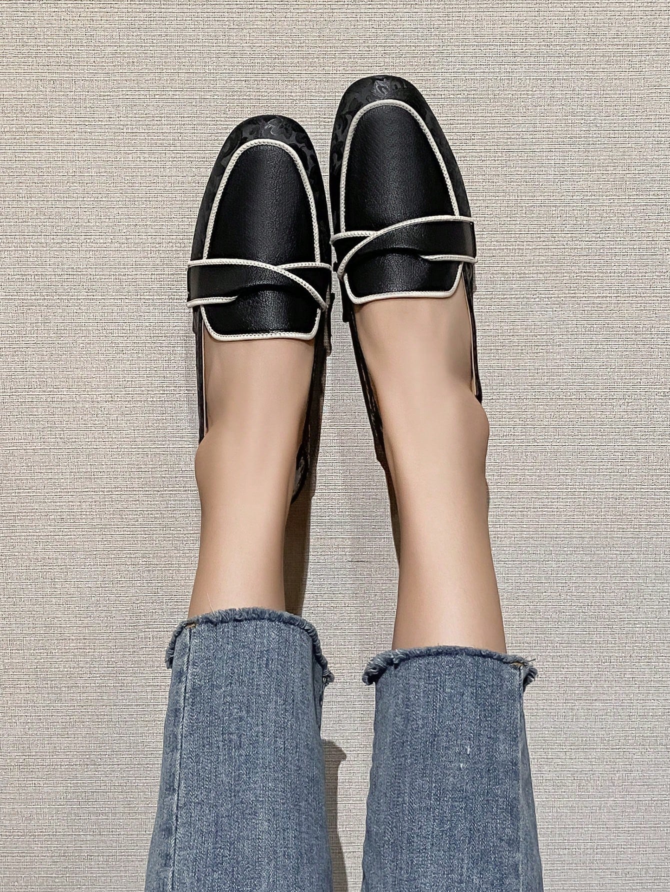 Sapato Mocassim Liso Com Detalhe De Costura Contrastante