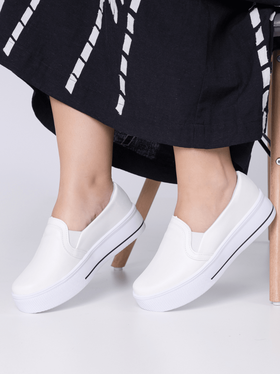 Tênis Slip On Sola Alta Minimalista