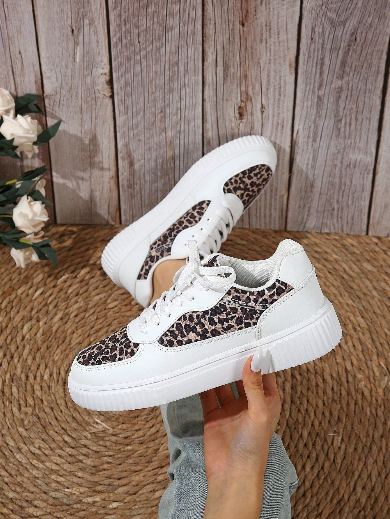 Tênis Casual Estampado Animal Print Com Sola Alta Estilosa