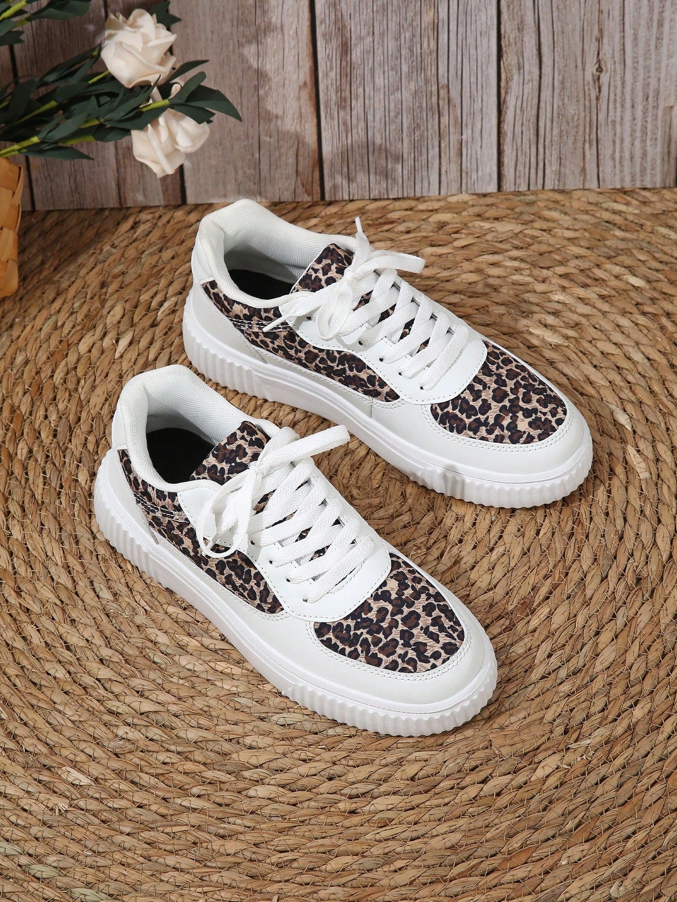 Tênis Casual Estampado Animal Print Com Sola Alta Estilosa