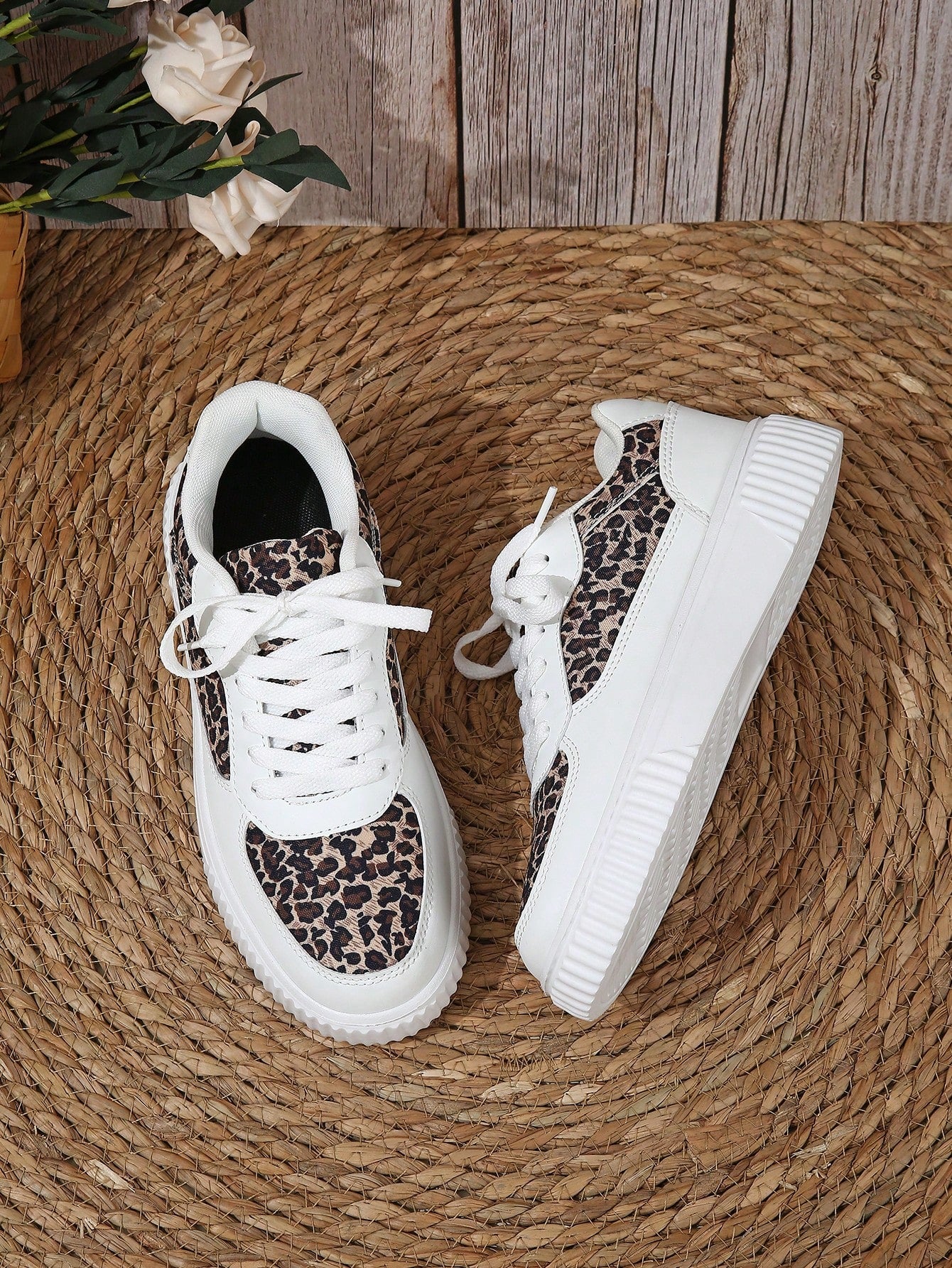 Tênis Casual Estampado Animal Print Com Sola Alta Estilosa