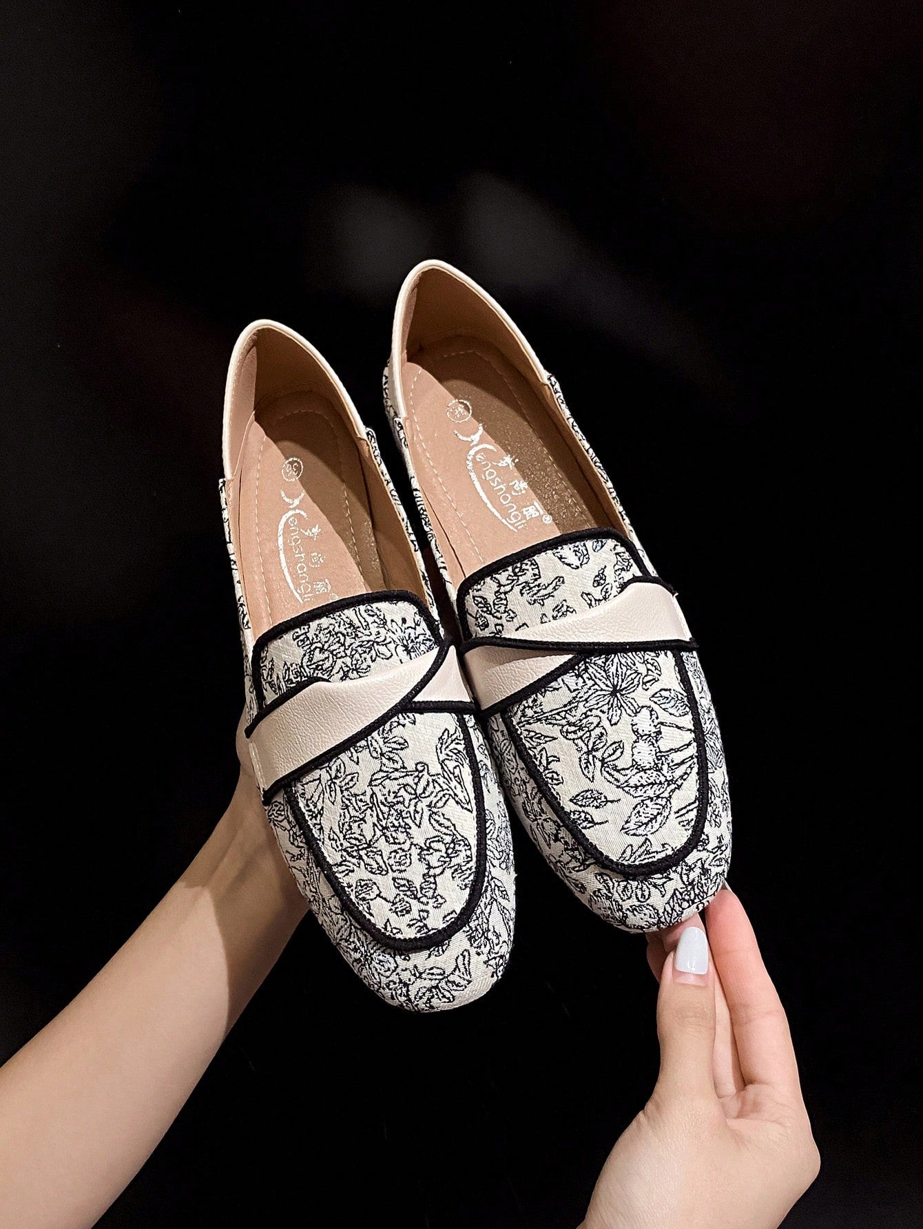 Sapato Mocassim Liso Com Detalhe De Costura Contrastante