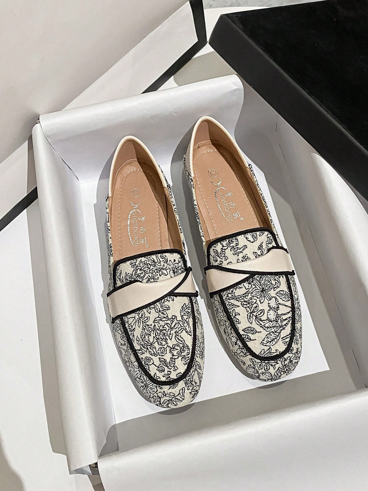 Sapato Mocassim Liso Com Detalhe De Costura Contrastante