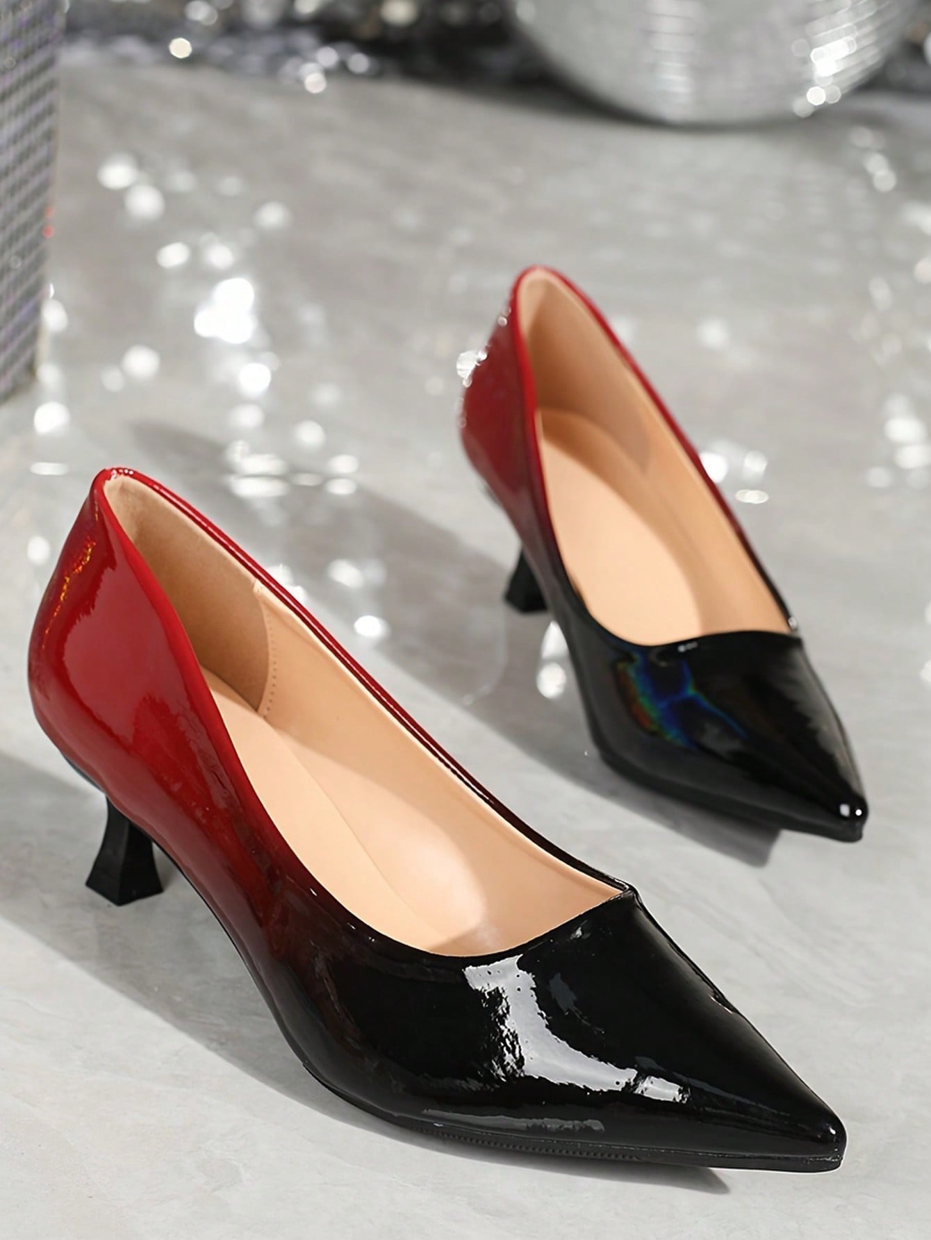Sapato Scarpin Verniz Bico Fino Com Salto Fino Elegante