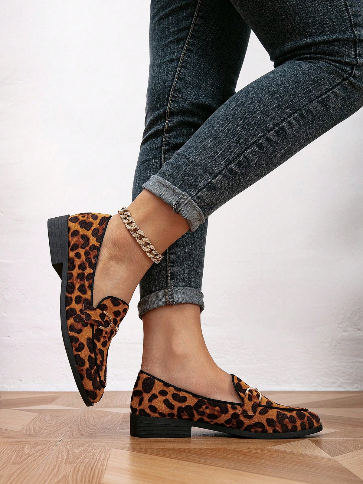 Sapato Mocassim Estampado Animal Print Com Fivela Metálica