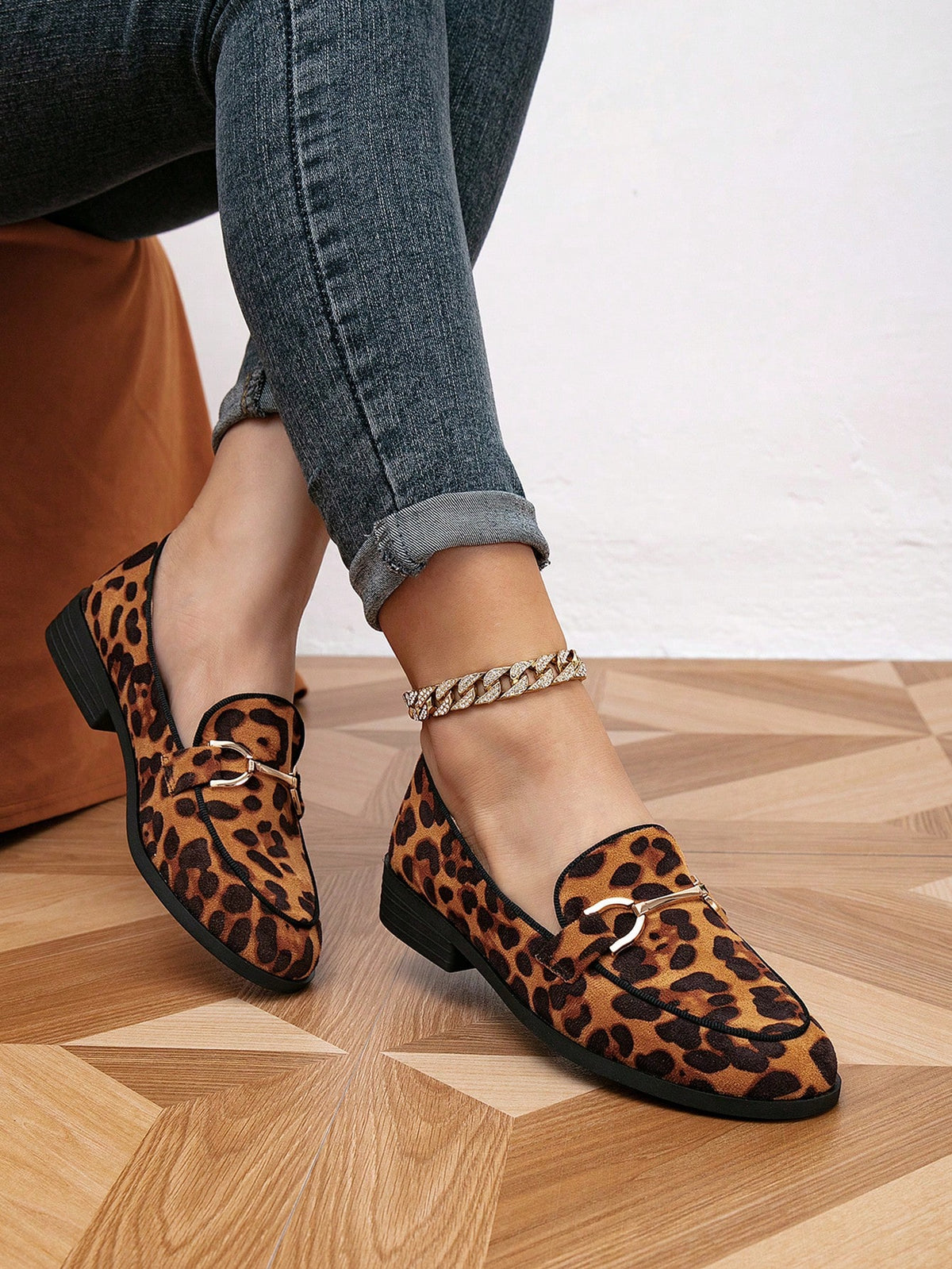 Sapato Mocassim Estampado Animal Print Com Fivela Metálica