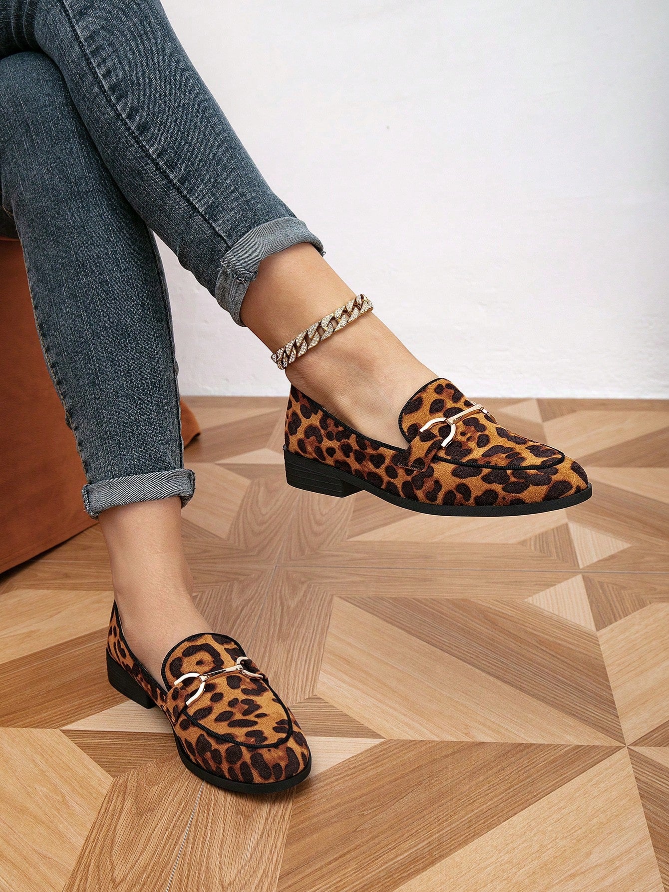 Sapato Mocassim Estampado Animal Print Com Fivela Metálica
