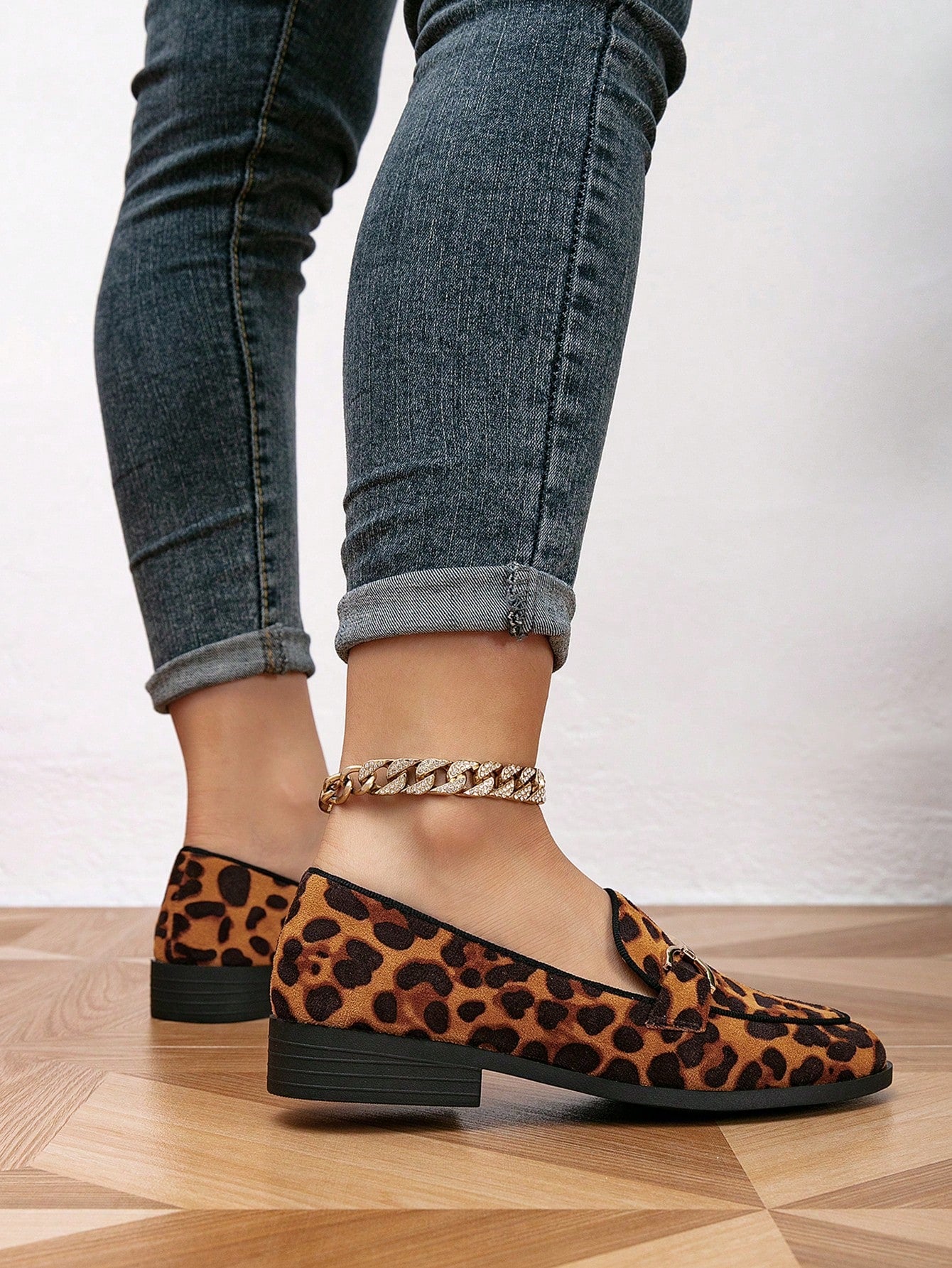 Sapato Mocassim Estampado Animal Print Com Fivela Metálica
