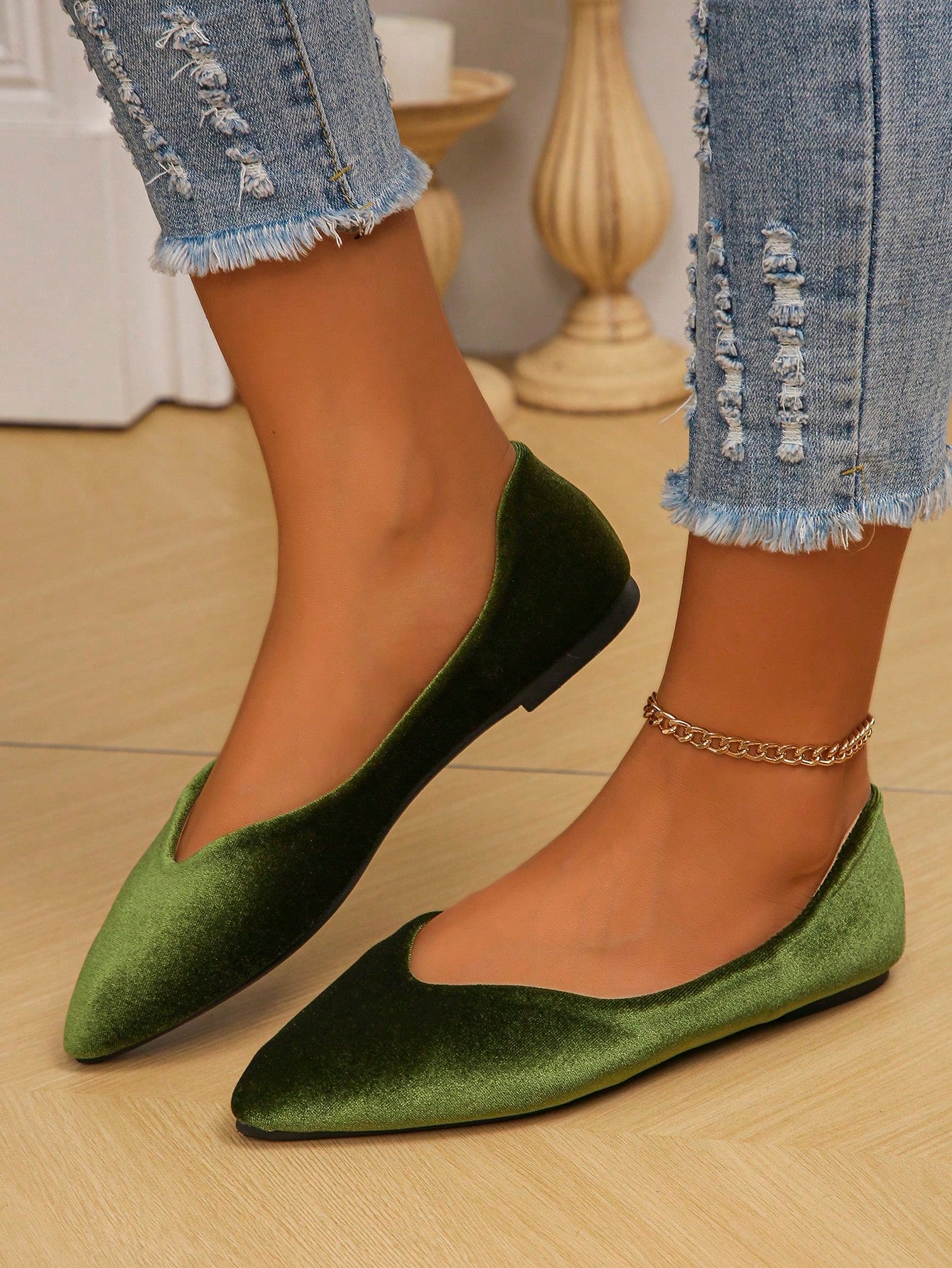 Sapatilha Bico Fino Em Veludo Design Elegante