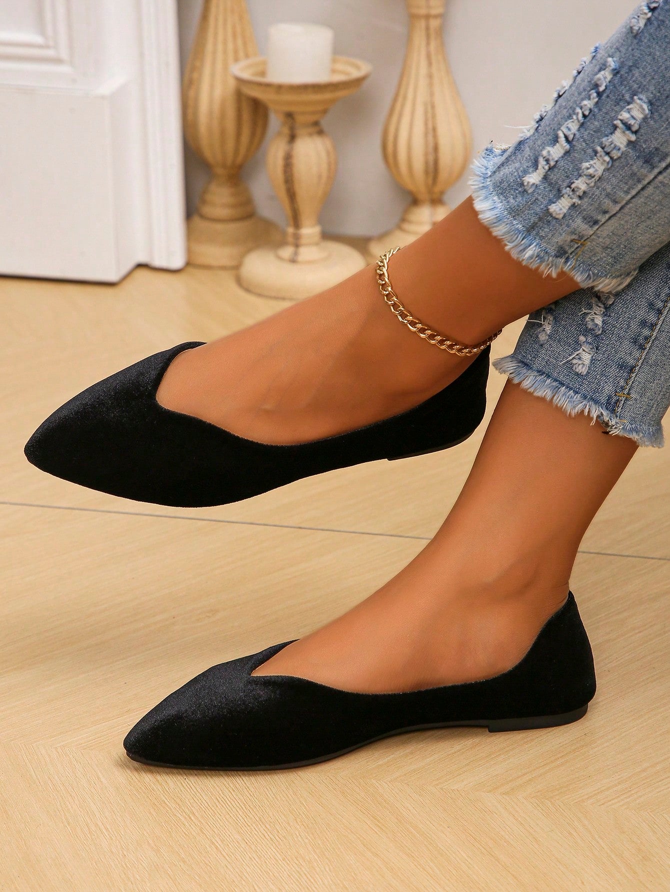 Sapatilha Bico Fino Em Veludo Design Elegante