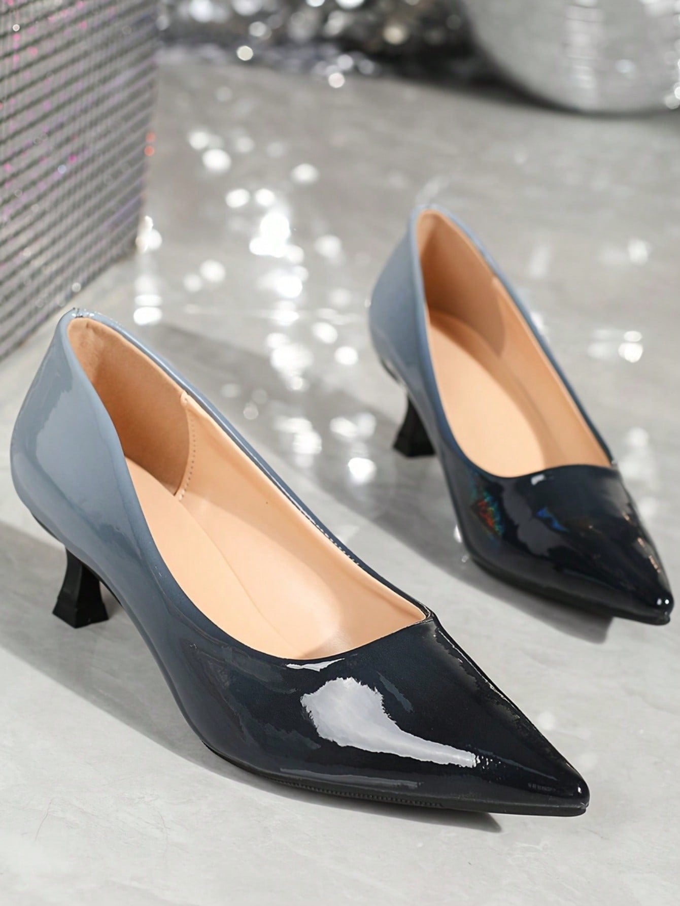 Sapato Scarpin Verniz Bico Fino Com Salto Fino Elegante