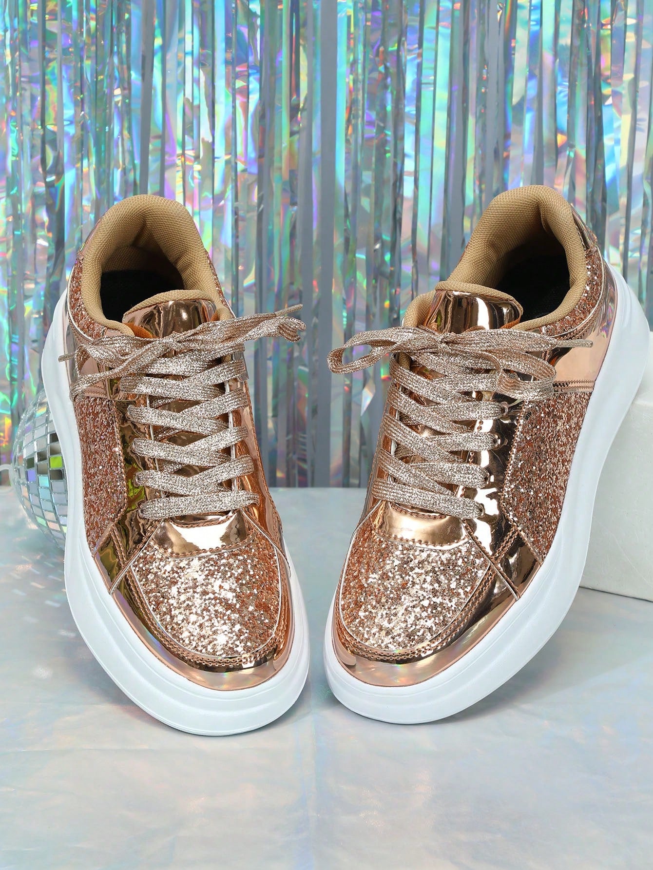Tênis Casual Com Glitter Brilhante E Solado Plataforma
