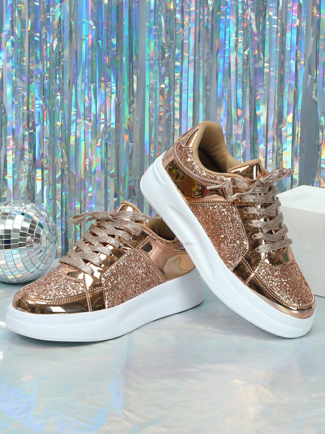Tênis Casual Com Glitter Brilhante E Solado Plataforma