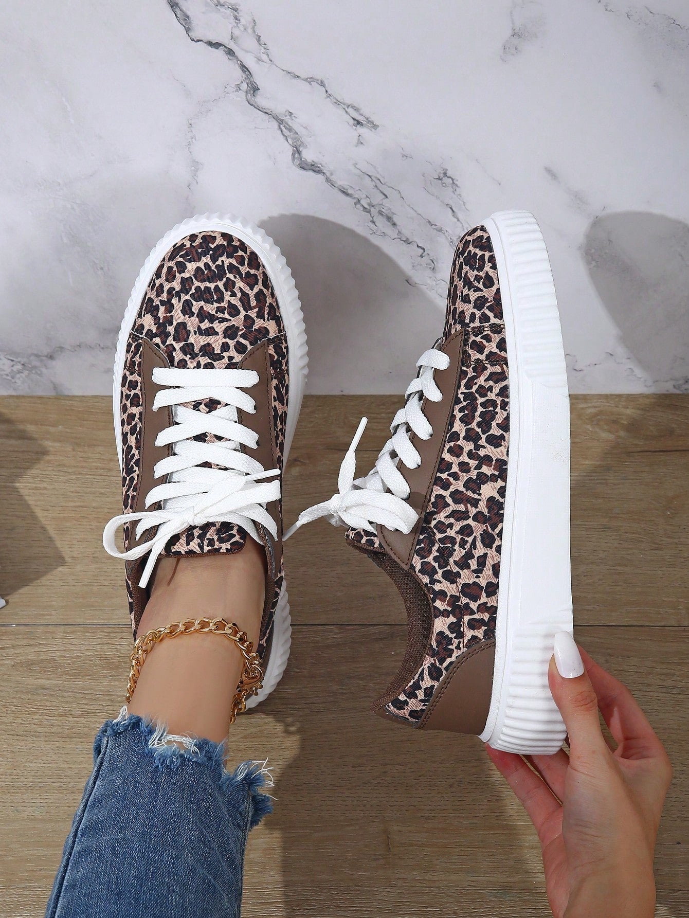 Tênis Casual Animal Print De Onça Com Sola Alta Estilosa