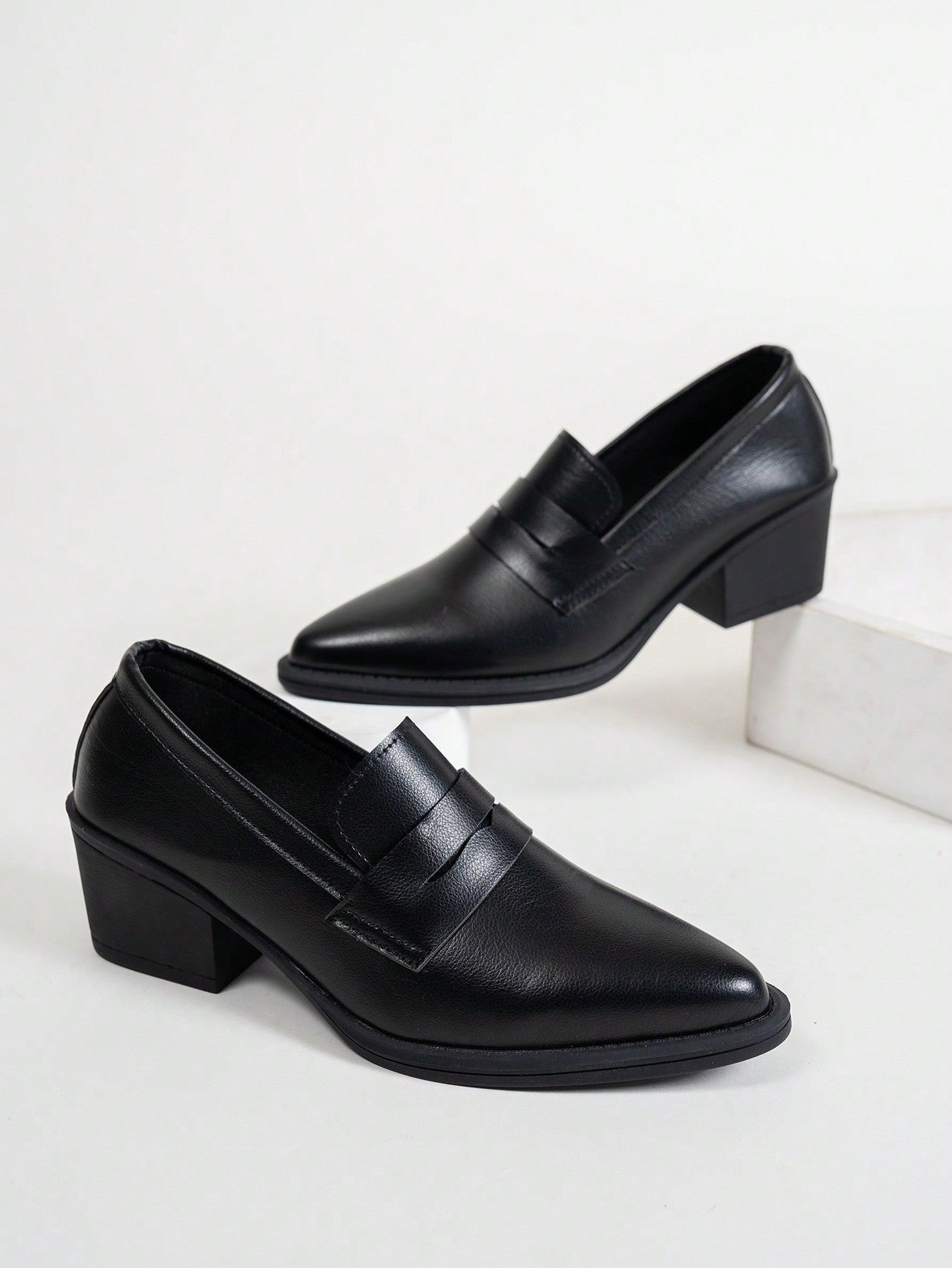 Sapato Mocassim Bico Fino Liso Com Salto Bloco Elegante