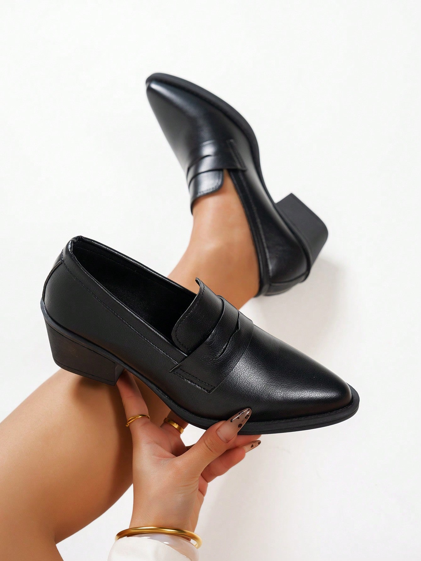 Sapato Mocassim Bico Fino Liso Com Salto Bloco Elegante