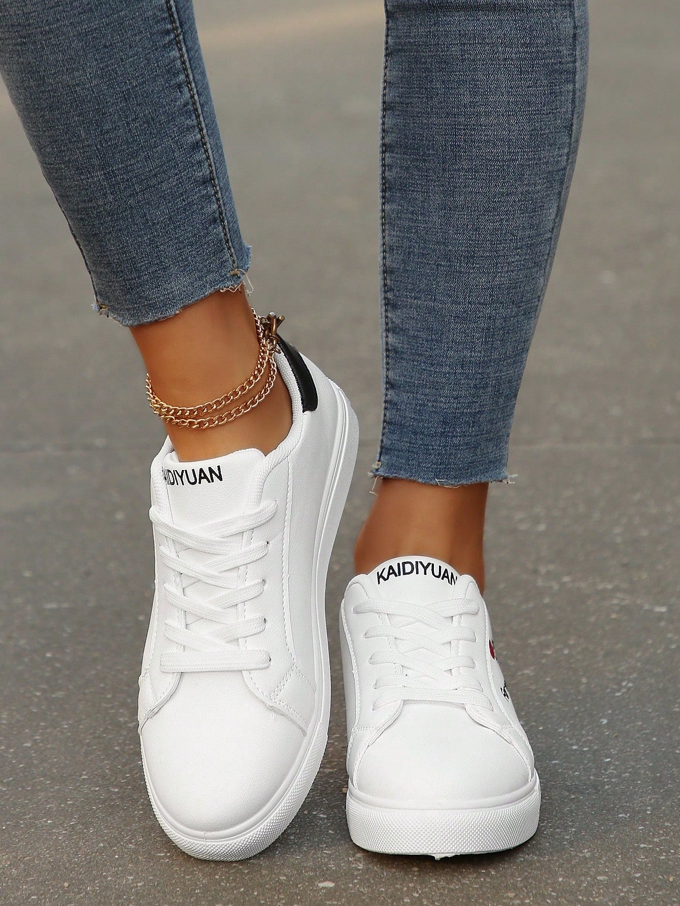 Tênis Casual Com Estampa Lateral Exclusiva