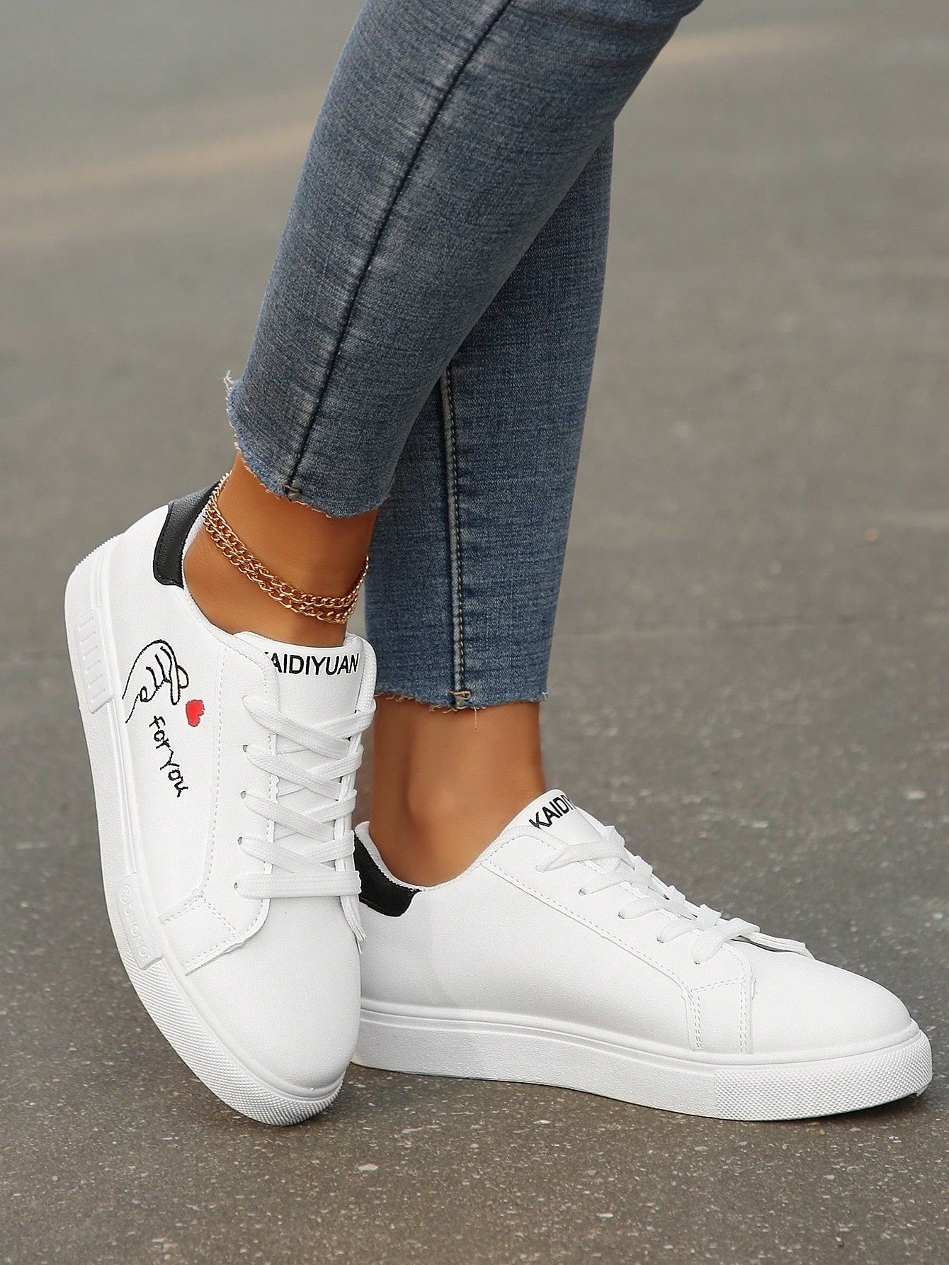 Tênis Casual Com Estampa Lateral Exclusiva
