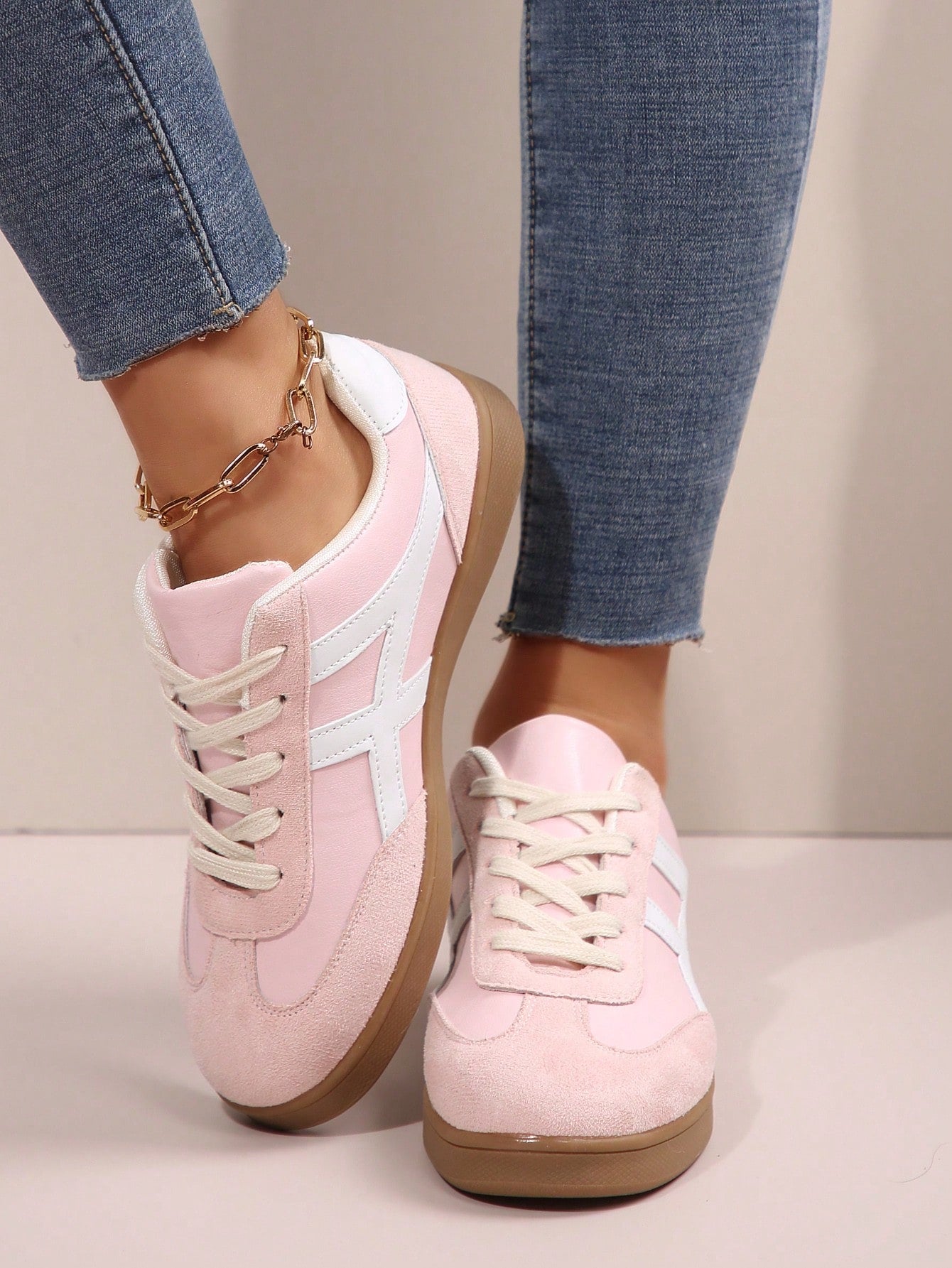 Tênis Casual Estilo Retrô Com Solado Reto Confortável
