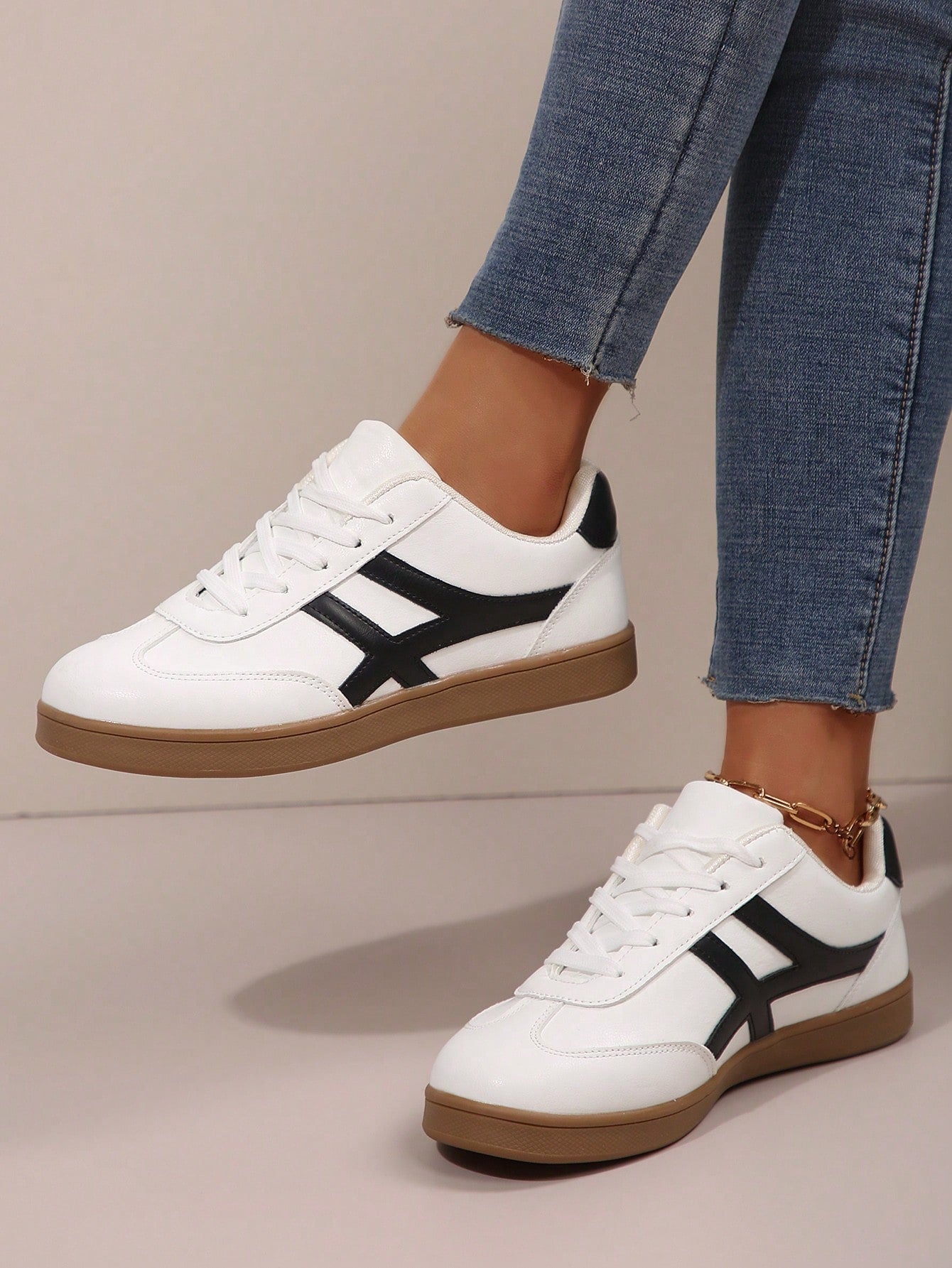 Tênis Casual Estilo Retrô Com Solado Reto Confortável