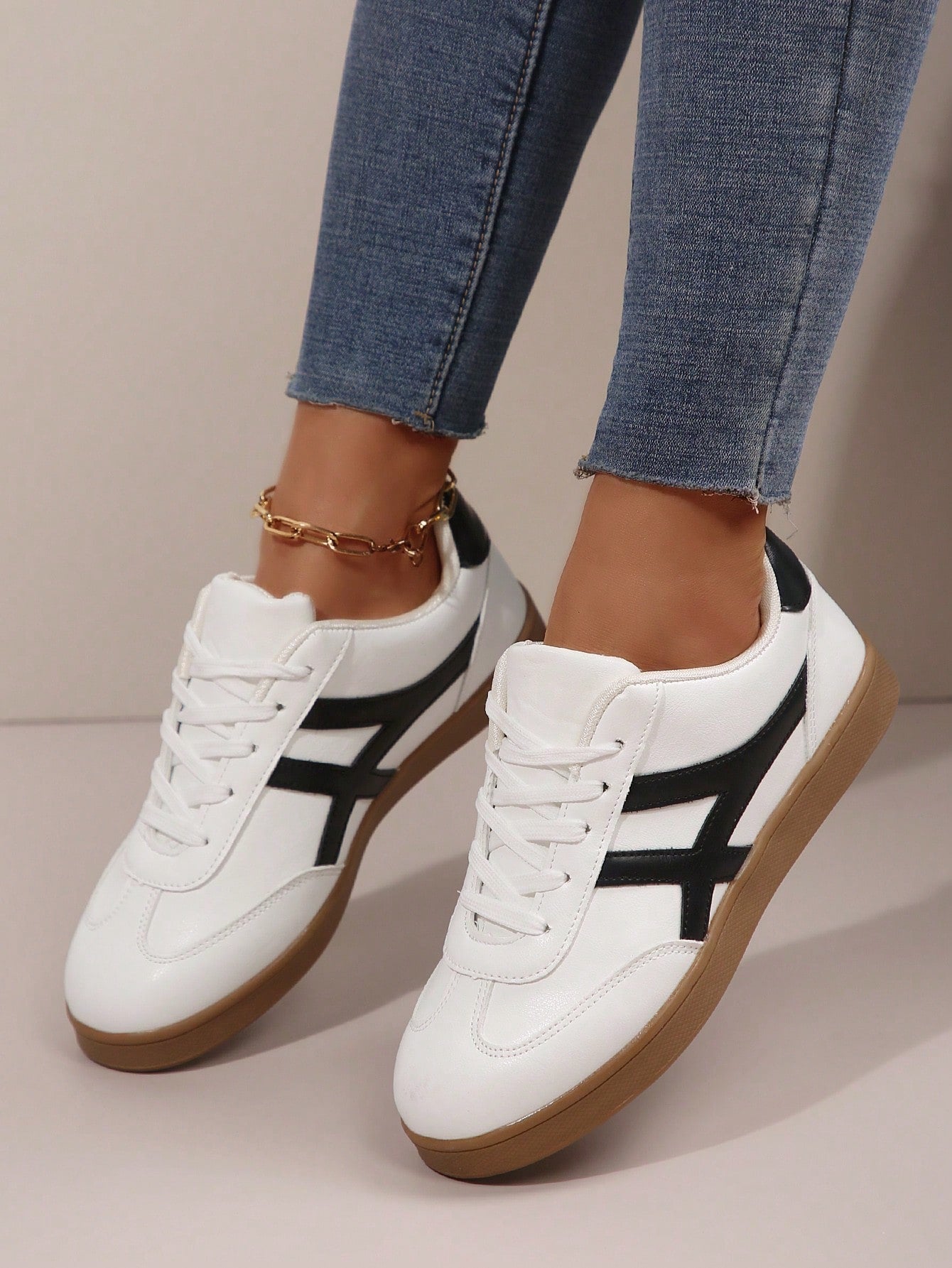 Tênis Casual Estilo Retrô Com Solado Reto Confortável
