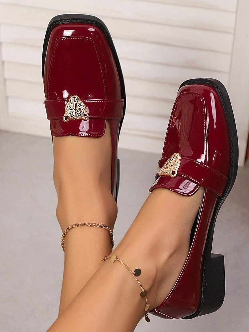 Sapato Mocassim Verniz Com Aplique Metálico Elegante