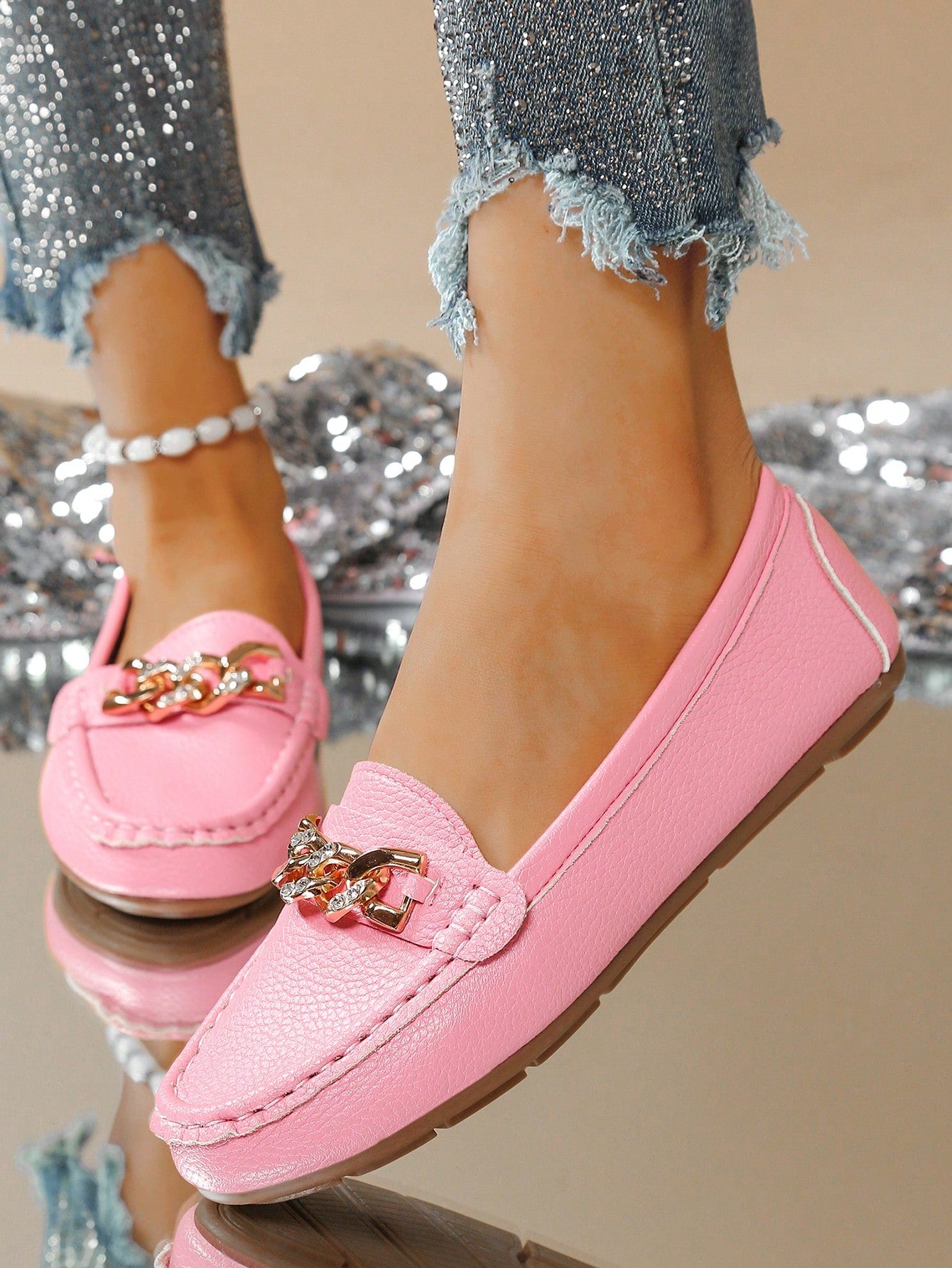 Sapatilha Mocassim Com Corrente Metálica Elegante