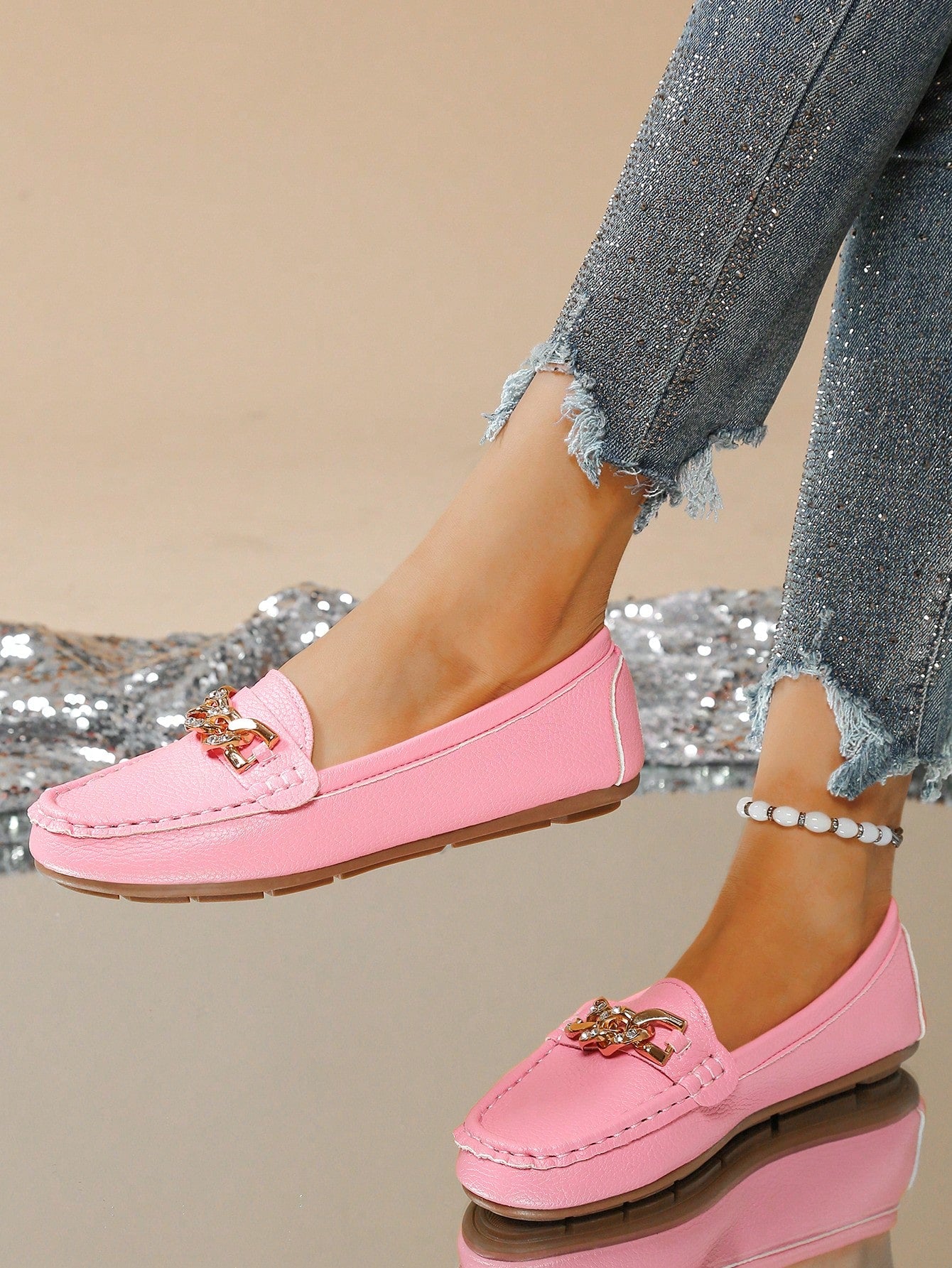Sapatilha Mocassim Com Corrente Metálica Elegante
