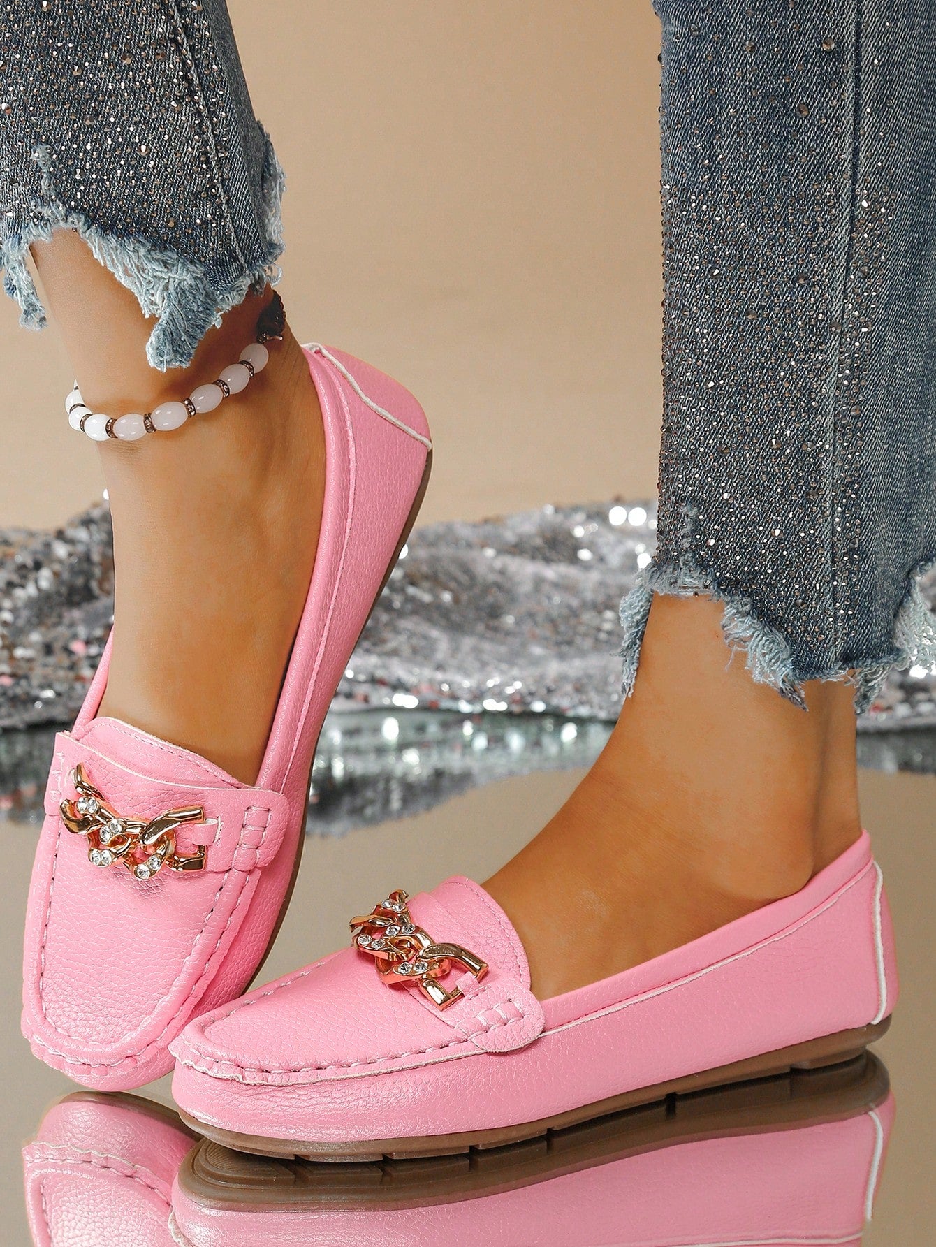 Sapatilha Mocassim Com Corrente Metálica Elegante