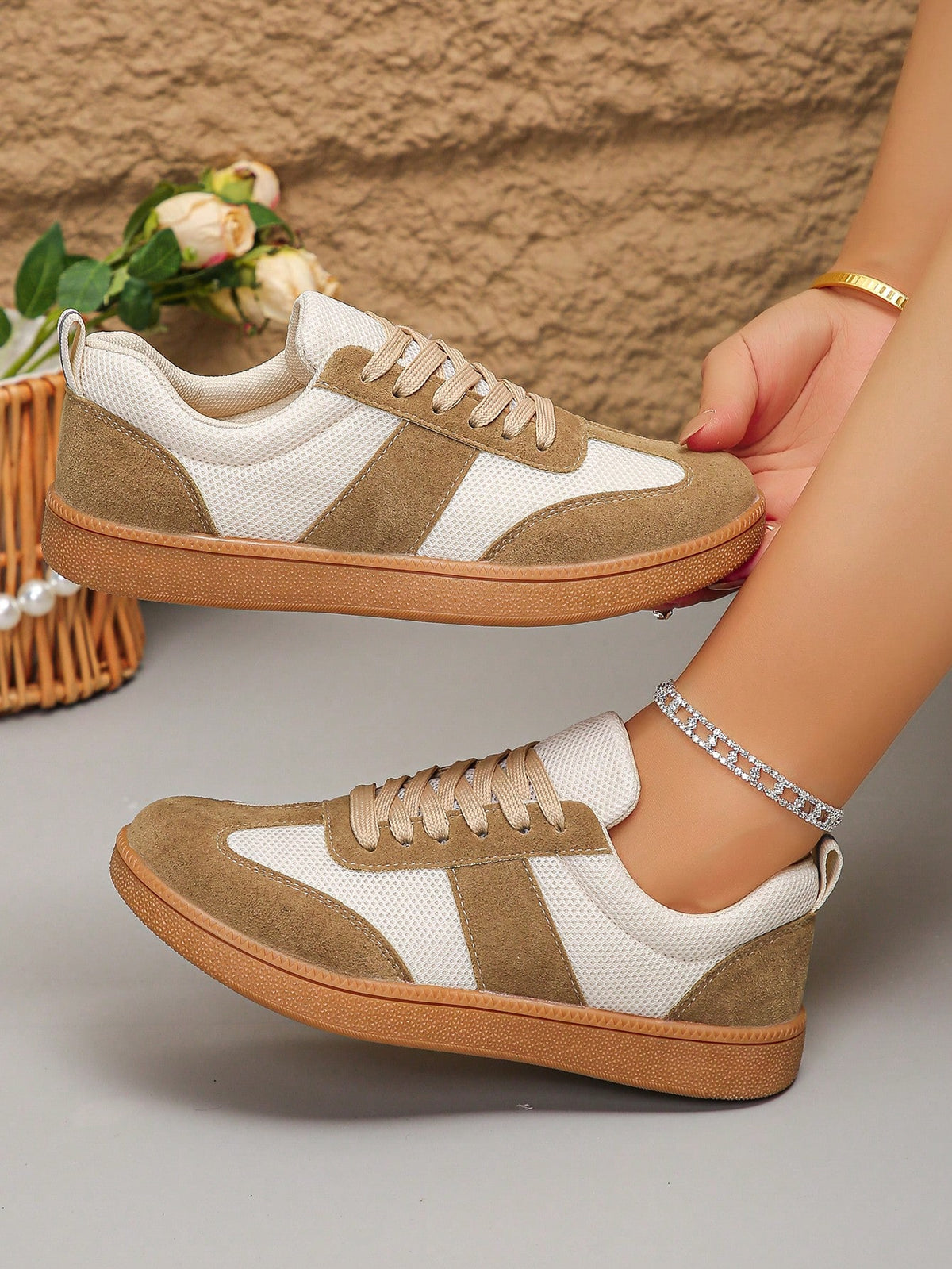 Tênis Casual Estilo Retrô Com Recortes Suede