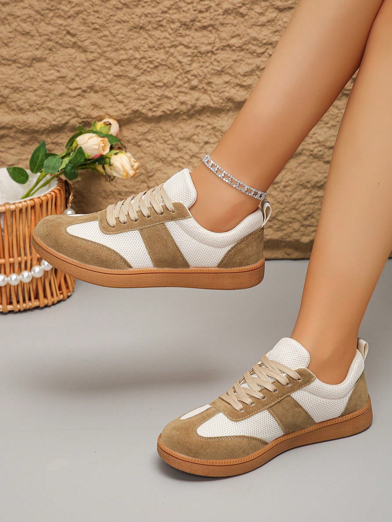 Tênis Casual Estilo Retrô Com Recortes Suede