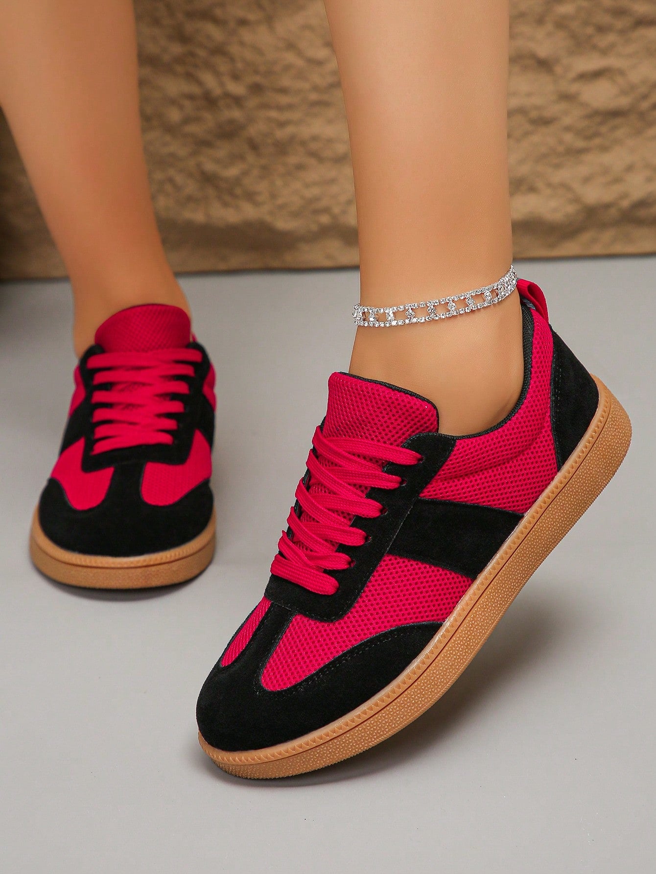 Tênis Casual Estilo Retrô Com Recortes Suede