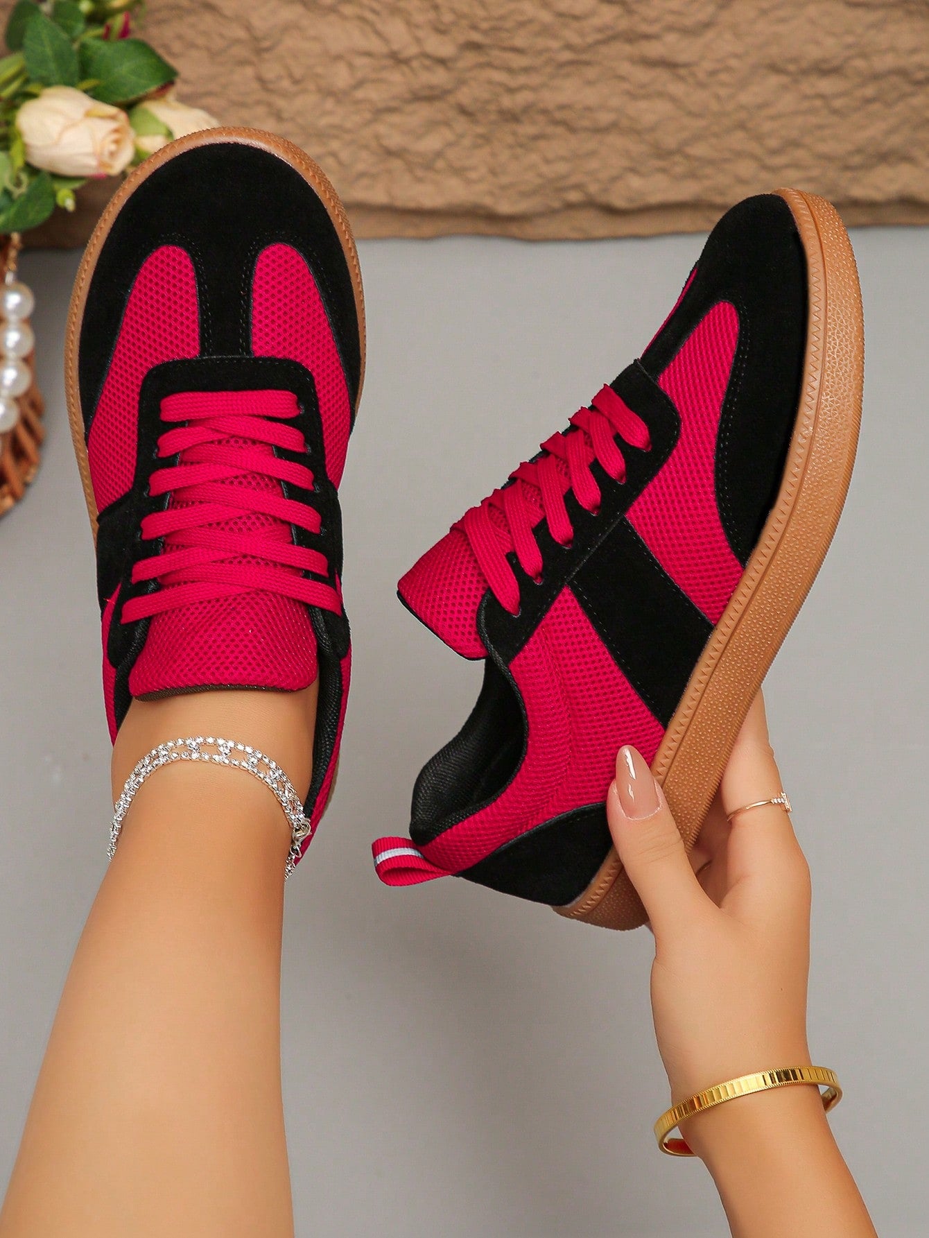 Tênis Casual Estilo Retrô Com Recortes Suede